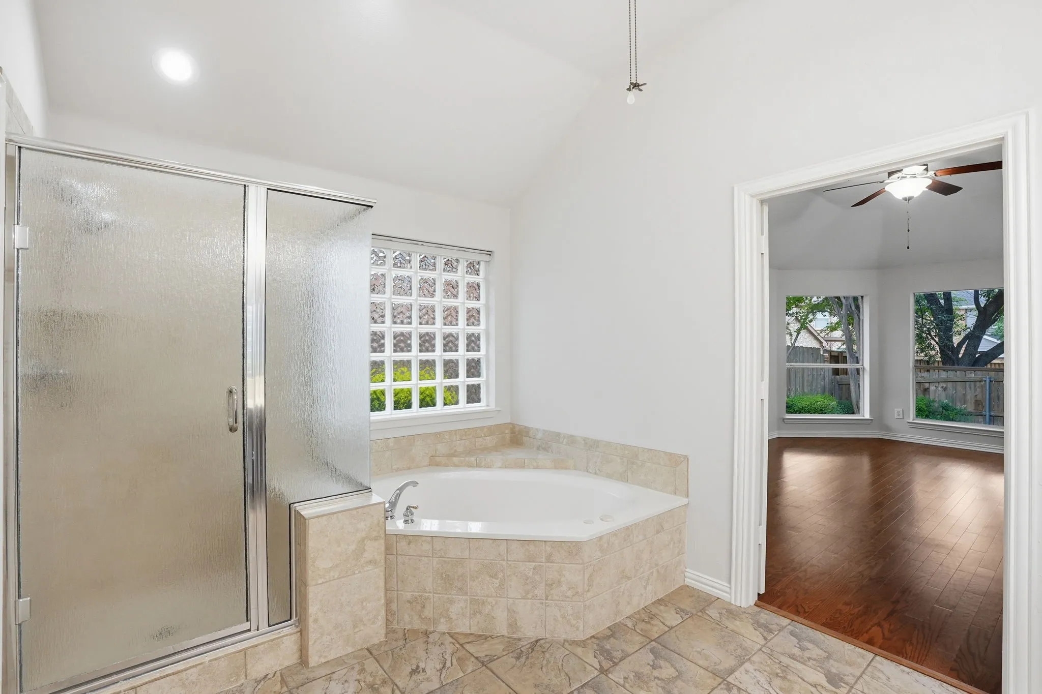 Single Family Residence For Sale in Tarrant County , 1921 Old York Drive, Keller, Texas 76248, 4 Bedroom, 3 Bathroom, 2 Garage spaces, 2,845 Sqft, built in 1999, mls#21391956, Real Estate Agent in Keller, Homes For Sale in Tarrant county, Homes For Sale in Keller, Realtor in Keller Texas, Real Estate Brokerage Independent Realty Texas, Luminita Cordes Realtor
