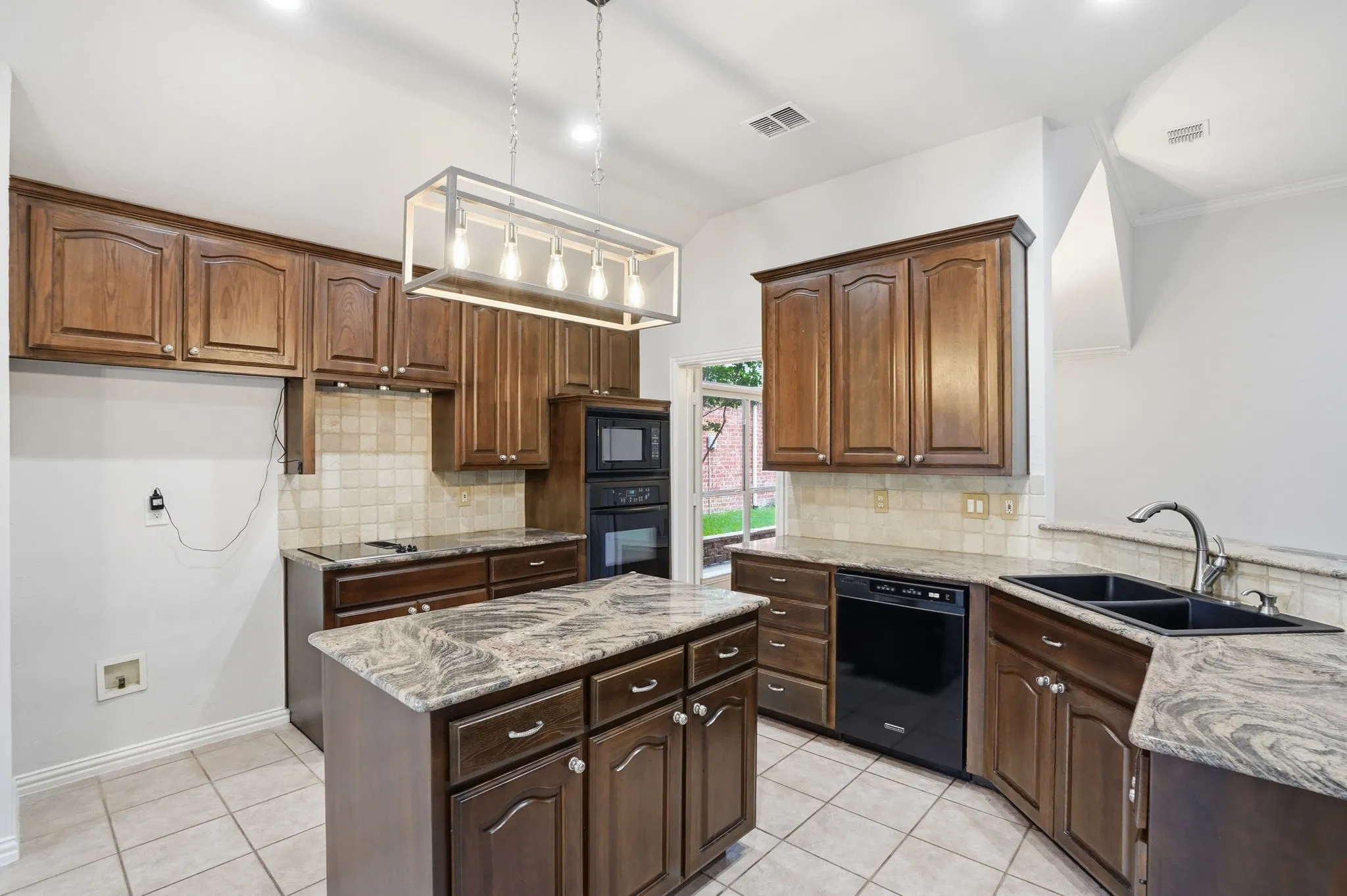 Single Family Residence For Sale in Tarrant County , 1921 Old York Drive, Keller, Texas 76248, 4 Bedroom, 3 Bathroom, 2 Garage spaces, 2,845 Sqft, built in 1999, mls#21391956, Real Estate Agent in Keller, Homes For Sale in Tarrant county, Homes For Sale in Keller, Realtor in Keller Texas, Real Estate Brokerage Independent Realty Texas, Luminita Cordes Realtor