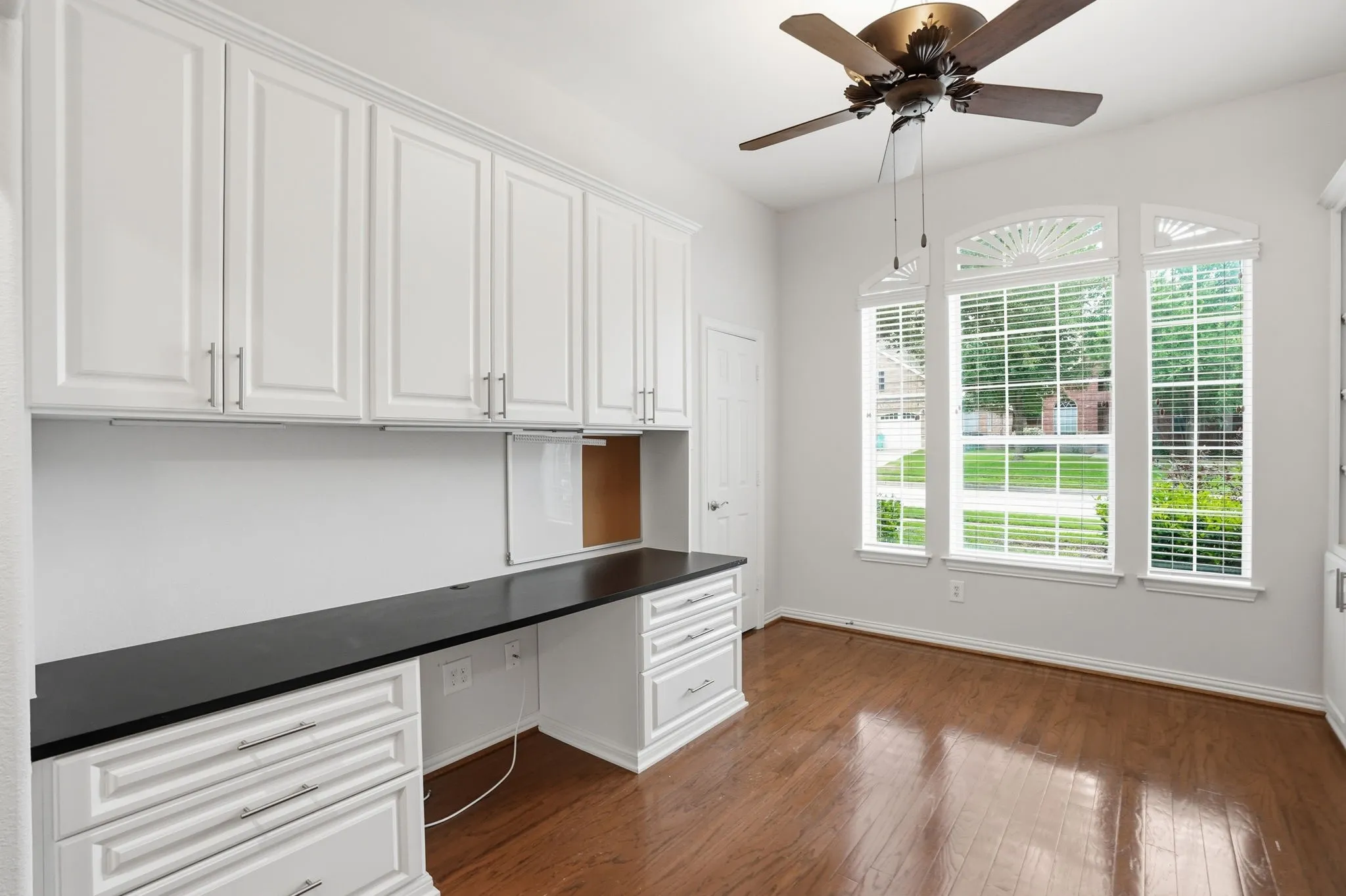 Single Family Residence For Sale in Tarrant County , 1921 Old York Drive, Keller, Texas 76248, 4 Bedroom, 3 Bathroom, 2 Garage spaces, 2,845 Sqft, built in 1999, mls#21391956, Real Estate Agent in Keller, Homes For Sale in Tarrant county, Homes For Sale in Keller, Realtor in Keller Texas, Real Estate Brokerage Independent Realty Texas, Luminita Cordes Realtor