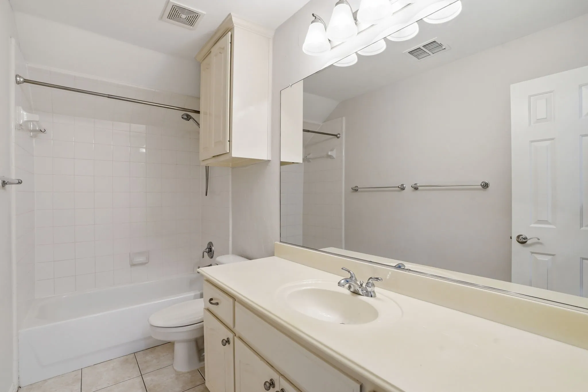 Single Family Residence For Sale in Tarrant County , 1921 Old York Drive, Keller, Texas 76248, 4 Bedroom, 3 Bathroom, 2 Garage spaces, 2,845 Sqft, built in 1999, mls#21391956, Real Estate Agent in Keller, Homes For Sale in Tarrant county, Homes For Sale in Keller, Realtor in Keller Texas, Real Estate Brokerage Independent Realty Texas, Luminita Cordes Realtor
