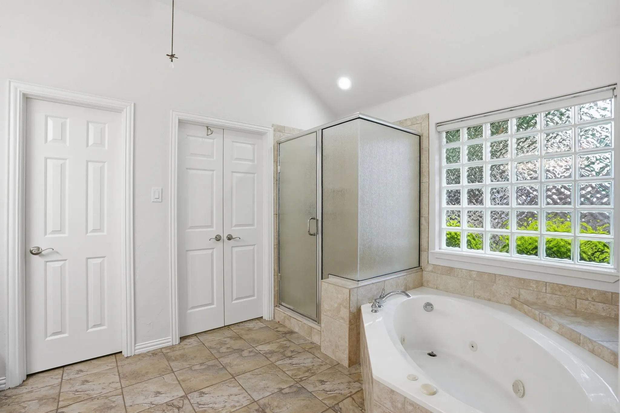Single Family Residence For Sale in Tarrant County , 1921 Old York Drive, Keller, Texas 76248, 4 Bedroom, 3 Bathroom, 2 Garage spaces, 2,845 Sqft, built in 1999, mls#21391956, Real Estate Agent in Keller, Homes For Sale in Tarrant county, Homes For Sale in Keller, Realtor in Keller Texas, Real Estate Brokerage Independent Realty Texas, Luminita Cordes Realtor