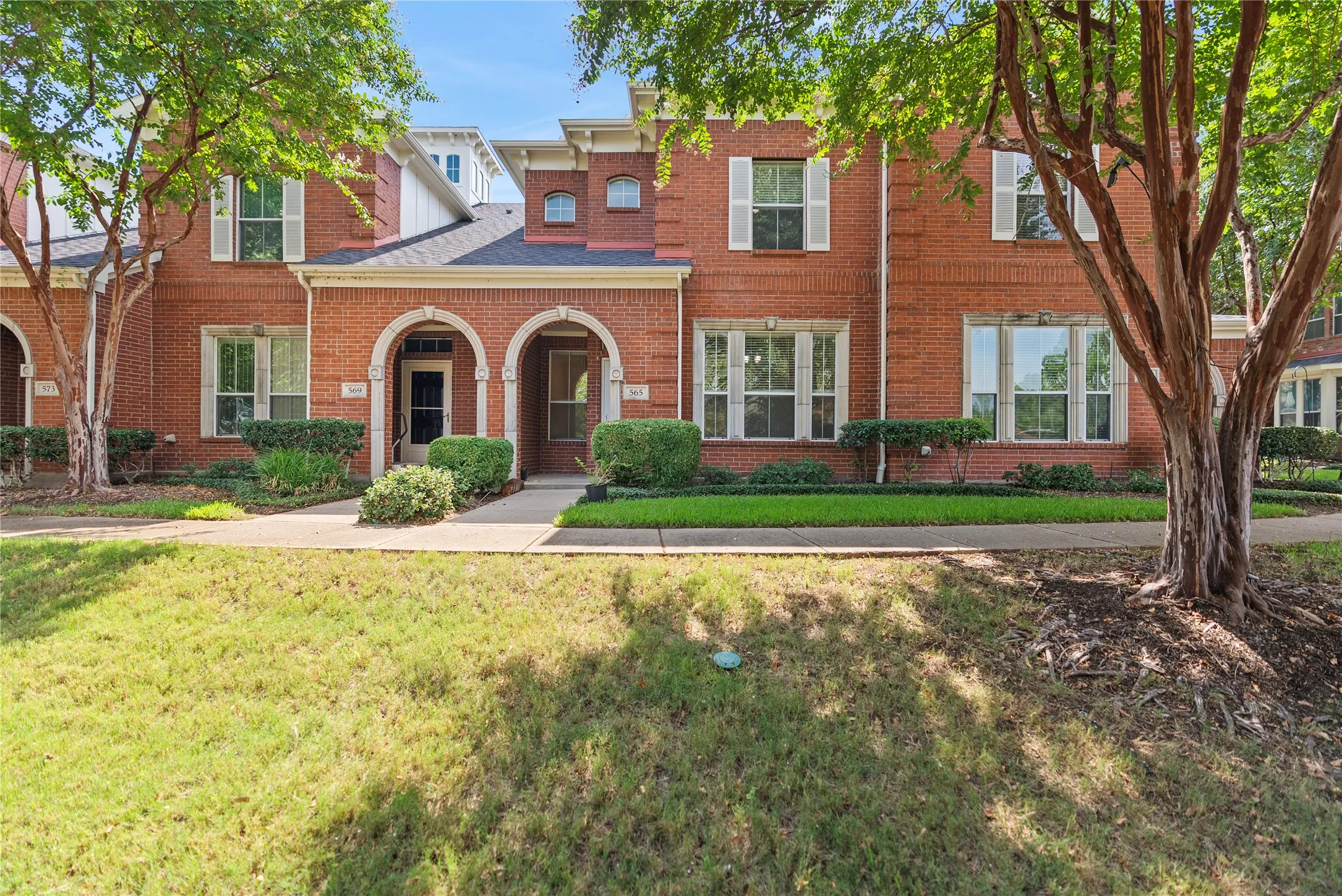 Townhouse For Sale in Denton County , 565 Legends Drive, Lewisville, Texas 75057, 3 Bedroom, 3 Bathroom, 2 Garage spaces, 1,552 Sqft, built in 2006, mls#21397289, Real Estate Agent in Lewisville, Homes For Sale in Denton county, Homes For Sale in Lewisville, Realtor in Lewisville Texas, Real Estate Brokerage Independent Realty Texas, Luminita Cordes Realtor
