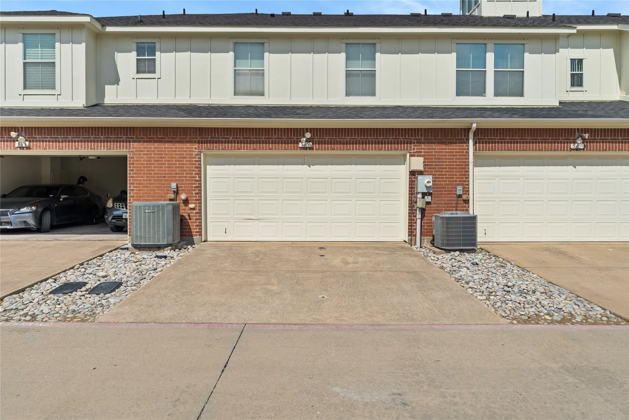 Townhouse For Sale in Denton County , 565 Legends Drive, Lewisville, Texas 75057, 3 Bedroom, 3 Bathroom, 2 Garage spaces, 1,552 Sqft, built in 2006, mls#21397289, Real Estate Agent in Lewisville, Homes For Sale in Denton county, Homes For Sale in Lewisville, Realtor in Lewisville Texas, Real Estate Brokerage Independent Realty Texas, Luminita Cordes Realtor