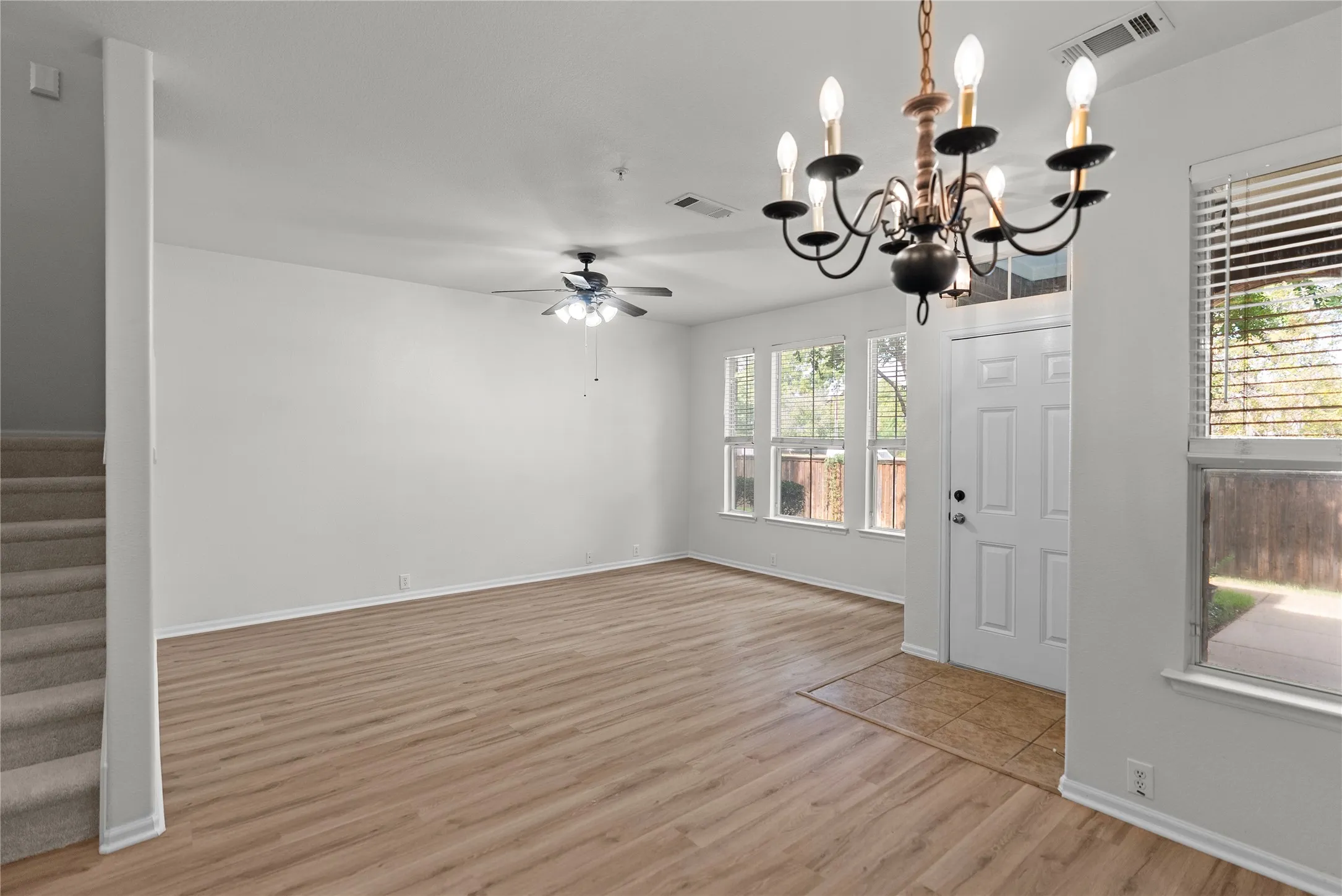 Townhouse For Sale in Denton County , 565 Legends Drive, Lewisville, Texas 75057, 3 Bedroom, 3 Bathroom, 2 Garage spaces, 1,552 Sqft, built in 2006, mls#21397289, Real Estate Agent in Lewisville, Homes For Sale in Denton county, Homes For Sale in Lewisville, Realtor in Lewisville Texas, Real Estate Brokerage Independent Realty Texas, Luminita Cordes Realtor