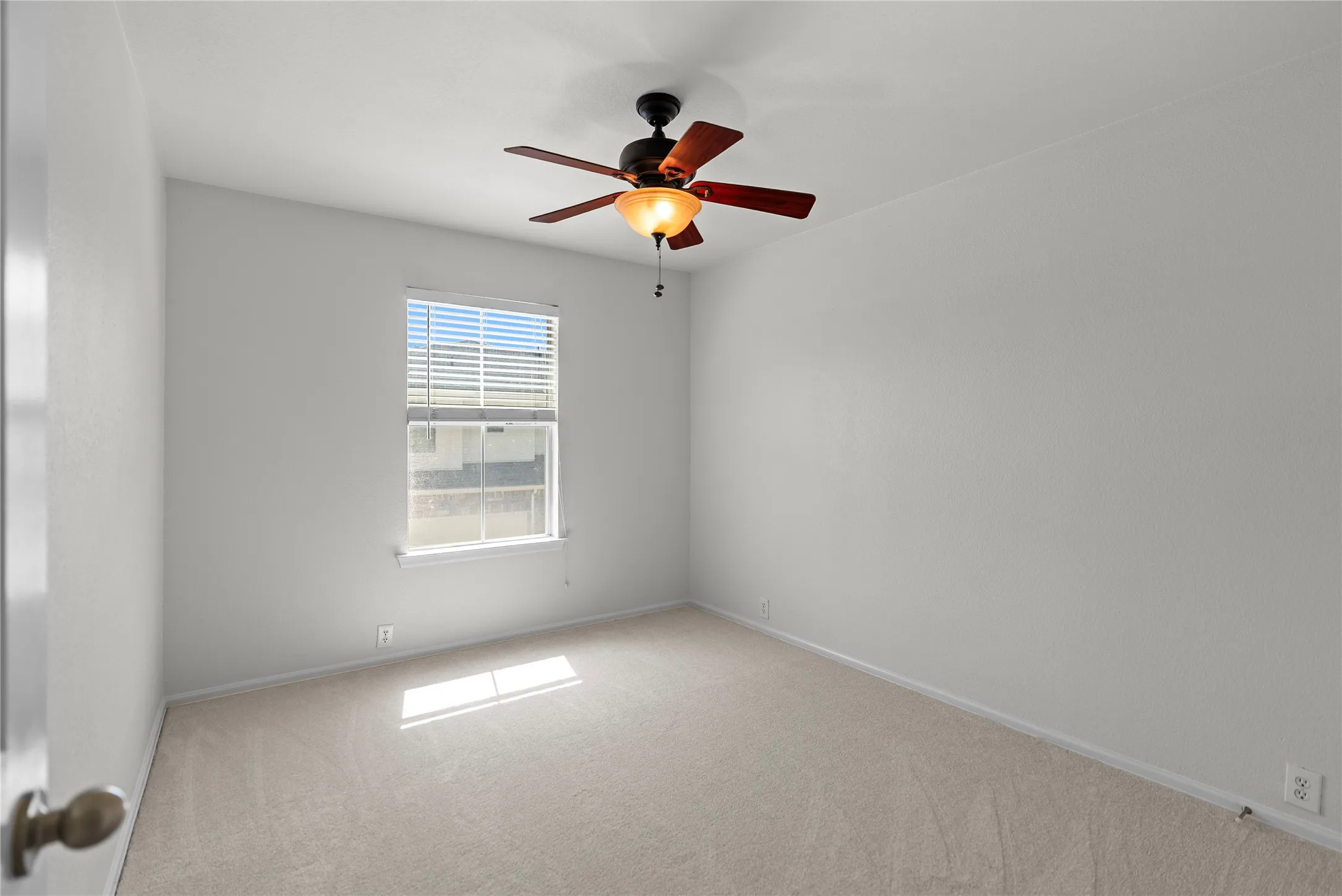 Townhouse For Sale in Denton County , 565 Legends Drive, Lewisville, Texas 75057, 3 Bedroom, 3 Bathroom, 2 Garage spaces, 1,552 Sqft, built in 2006, mls#21397289, Real Estate Agent in Lewisville, Homes For Sale in Denton county, Homes For Sale in Lewisville, Realtor in Lewisville Texas, Real Estate Brokerage Independent Realty Texas, Luminita Cordes Realtor