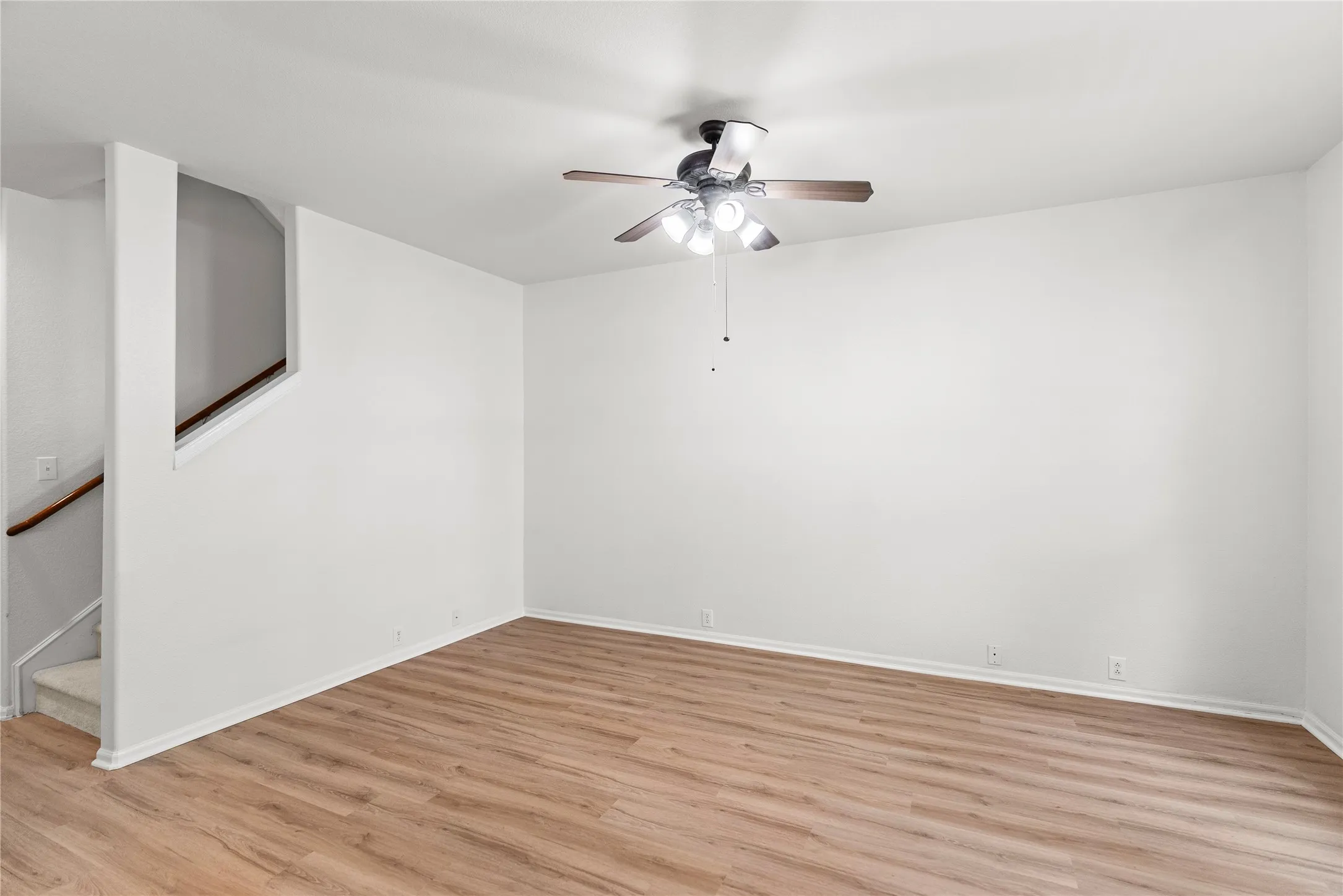 Townhouse For Sale in Denton County , 565 Legends Drive, Lewisville, Texas 75057, 3 Bedroom, 3 Bathroom, 2 Garage spaces, 1,552 Sqft, built in 2006, mls#21397289, Real Estate Agent in Lewisville, Homes For Sale in Denton county, Homes For Sale in Lewisville, Realtor in Lewisville Texas, Real Estate Brokerage Independent Realty Texas, Luminita Cordes Realtor