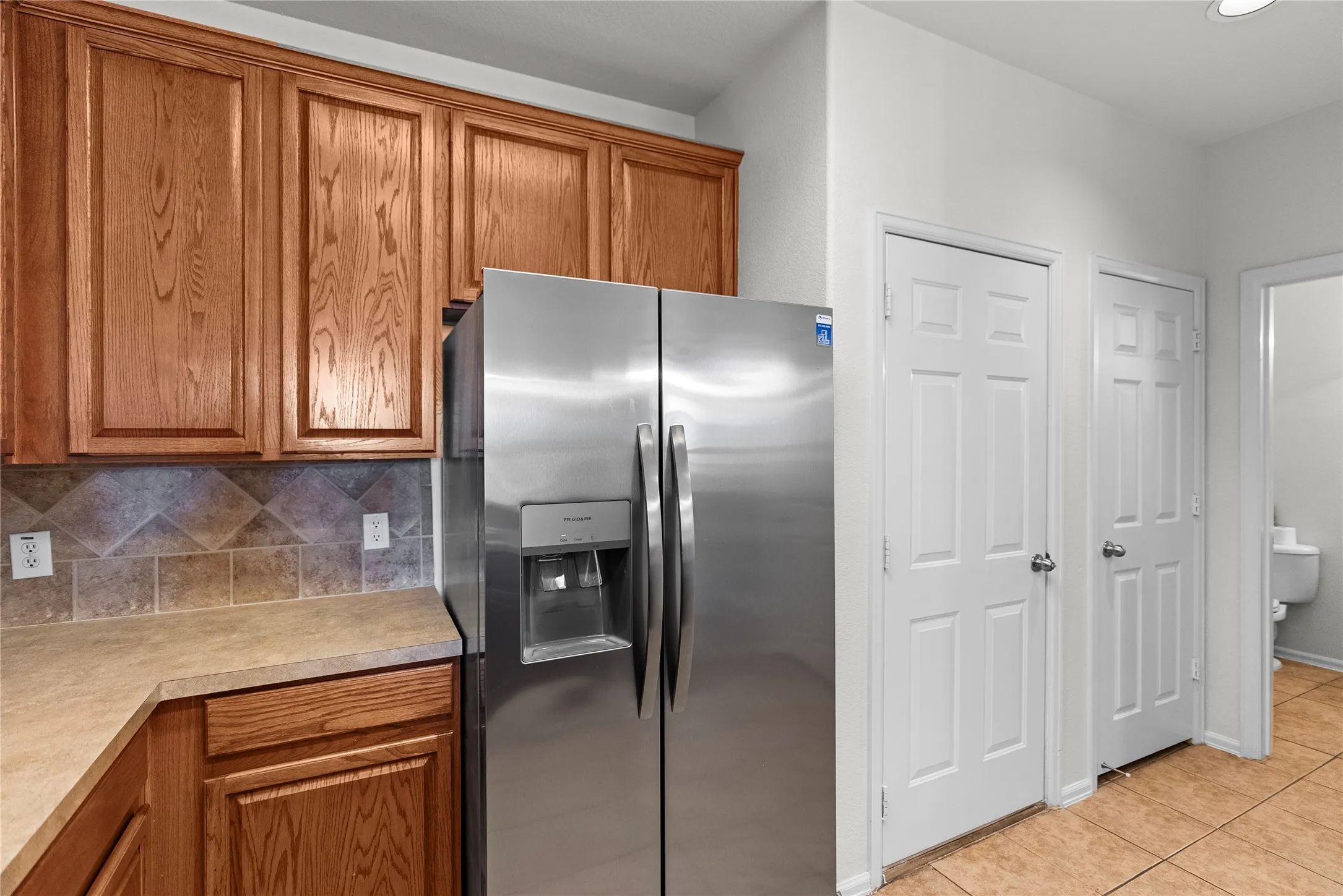 Townhouse For Sale in Denton County , 565 Legends Drive, Lewisville, Texas 75057, 3 Bedroom, 3 Bathroom, 2 Garage spaces, 1,552 Sqft, built in 2006, mls#21397289, Real Estate Agent in Lewisville, Homes For Sale in Denton county, Homes For Sale in Lewisville, Realtor in Lewisville Texas, Real Estate Brokerage Independent Realty Texas, Luminita Cordes Realtor