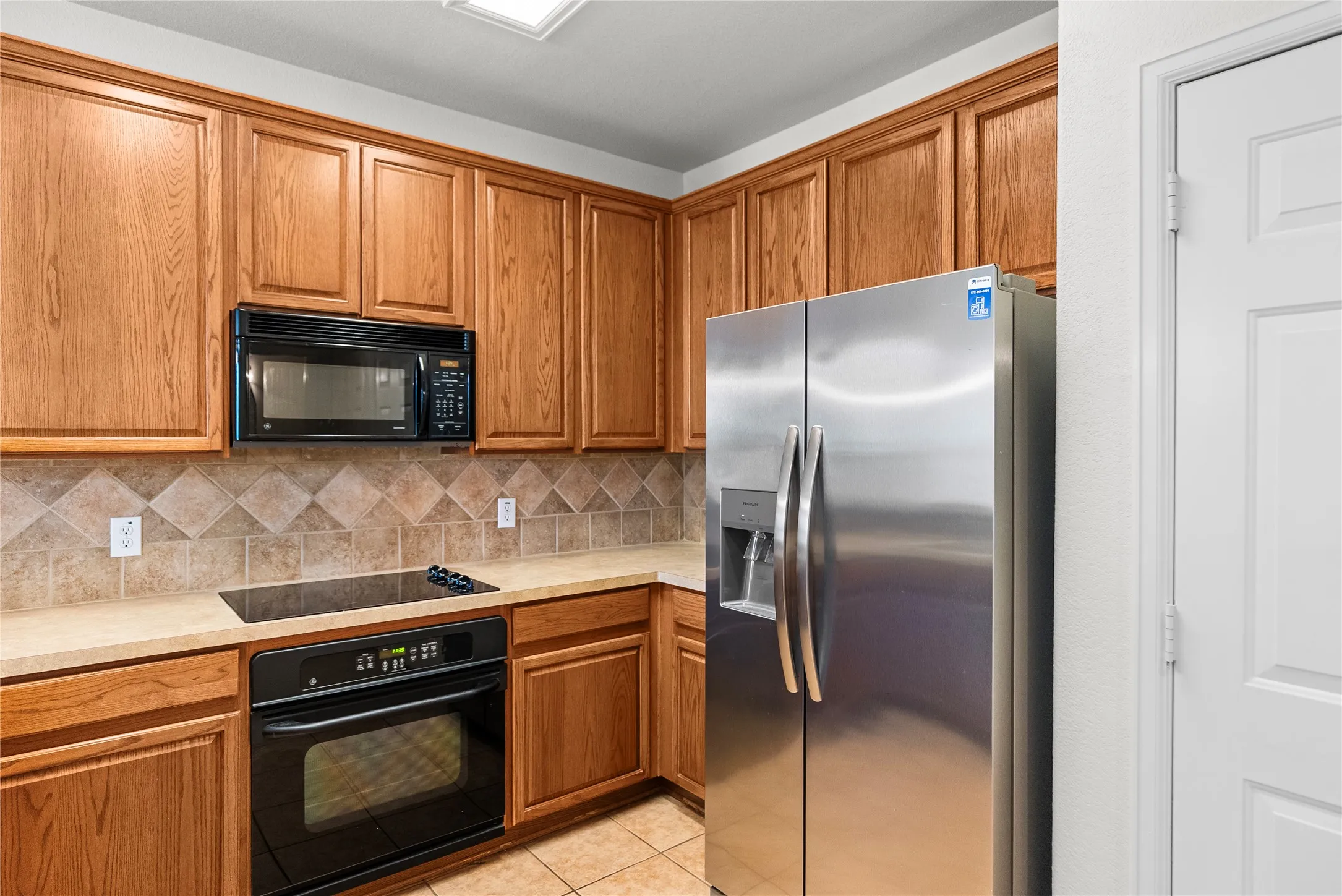 Townhouse For Sale in Denton County , 565 Legends Drive, Lewisville, Texas 75057, 3 Bedroom, 3 Bathroom, 2 Garage spaces, 1,552 Sqft, built in 2006, mls#21397289, Real Estate Agent in Lewisville, Homes For Sale in Denton county, Homes For Sale in Lewisville, Realtor in Lewisville Texas, Real Estate Brokerage Independent Realty Texas, Luminita Cordes Realtor