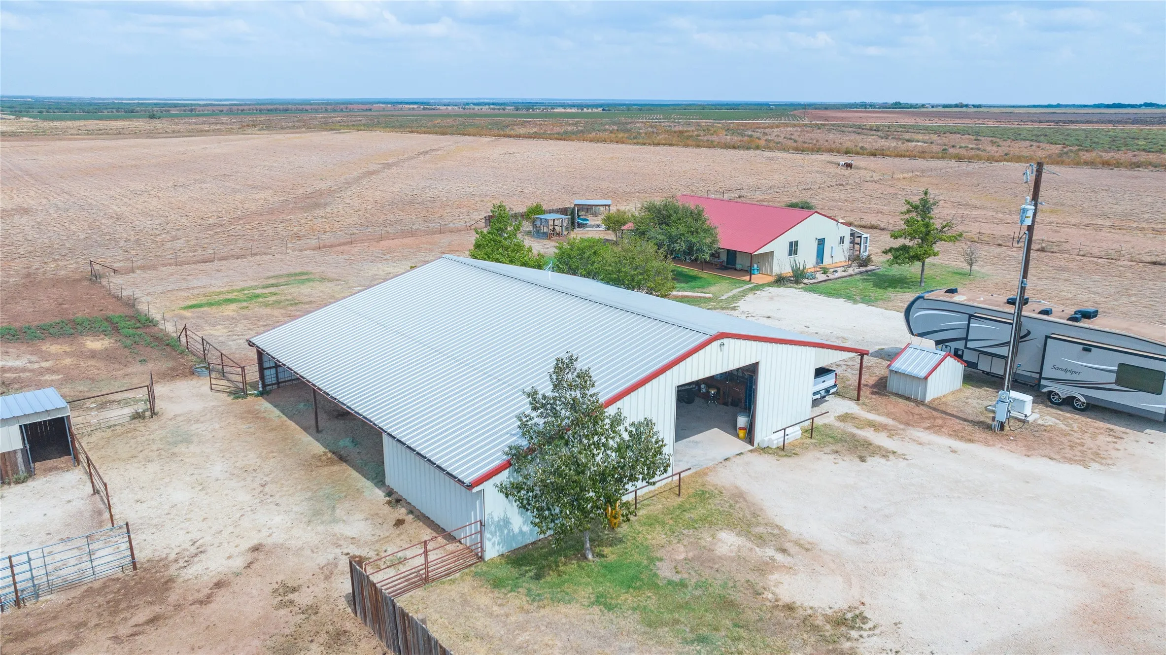 Single Family Residence For Sale in Jones County , 14505 County Road 453, Merkel, Texas 79536, 2 Bedroom, 2 Bathroom, Garage spaces, 1,350 Sqft, built in 2015, mls#21394515, Real Estate Agent in Merkel, Homes For Sale in Jones county, Homes For Sale in Merkel, Realtor in Merkel Texas, Real Estate Brokerage Independent Realty Texas, Luminita Cordes Realtor