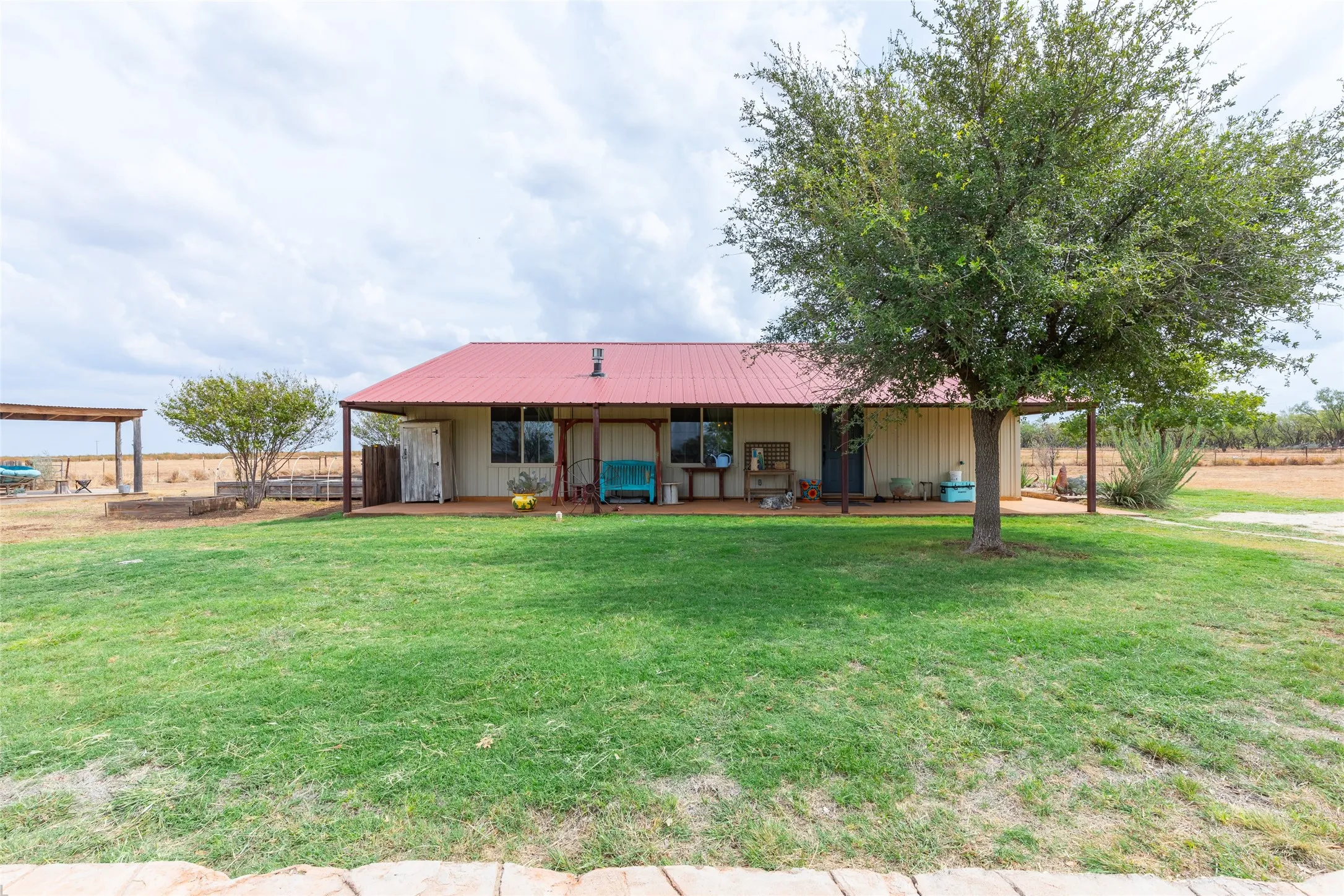 Single Family Residence For Sale in Jones County , 14505 County Road 453, Merkel, Texas 79536, 2 Bedroom, 2 Bathroom, Garage spaces, 1,350 Sqft, built in 2015, mls#21394515, Real Estate Agent in Merkel, Homes For Sale in Jones county, Homes For Sale in Merkel, Realtor in Merkel Texas, Real Estate Brokerage Independent Realty Texas, Luminita Cordes Realtor