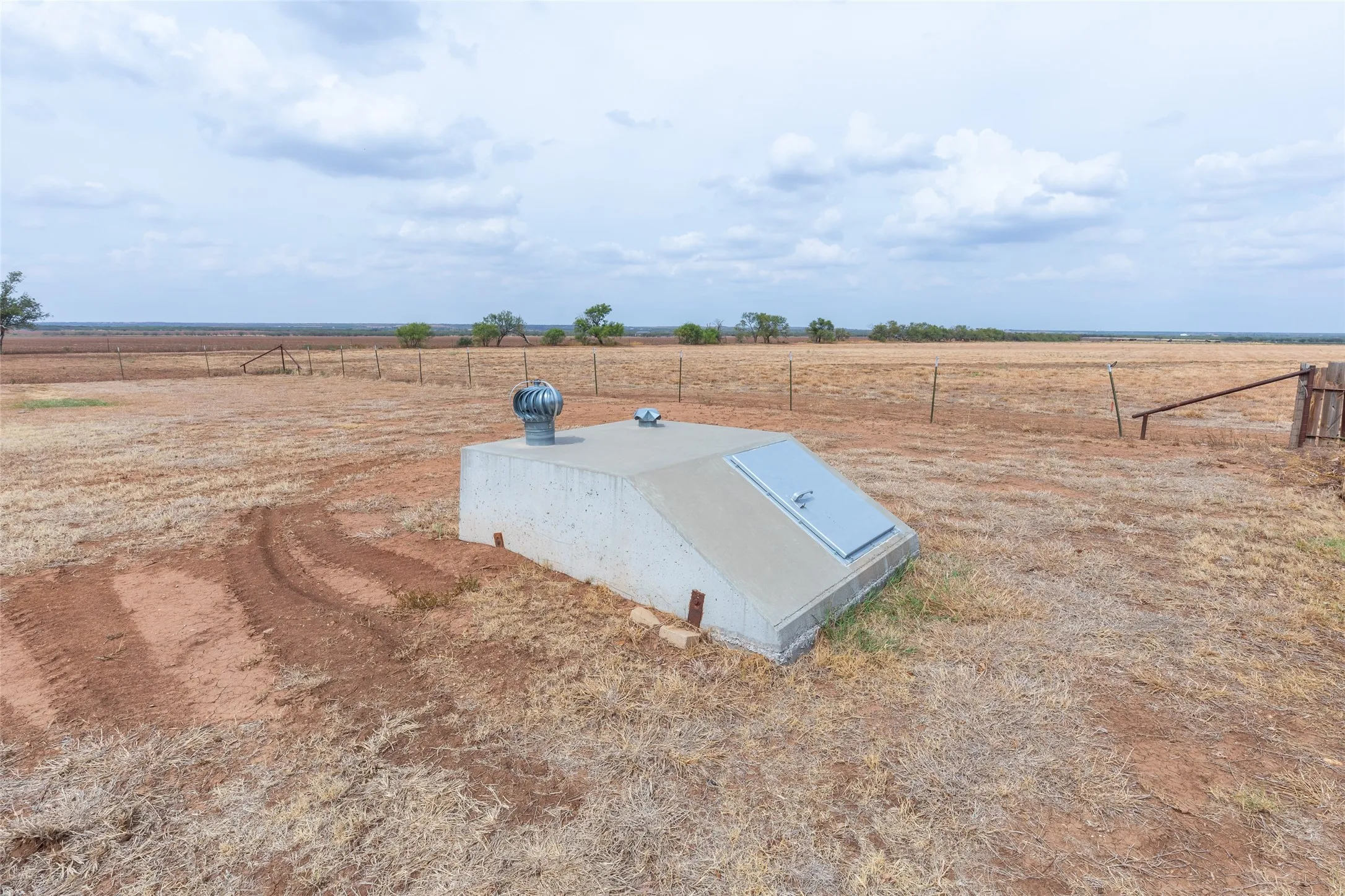 Single Family Residence For Sale in Jones County , 14505 County Road 453, Merkel, Texas 79536, 2 Bedroom, 2 Bathroom, Garage spaces, 1,350 Sqft, built in 2015, mls#21394515, Real Estate Agent in Merkel, Homes For Sale in Jones county, Homes For Sale in Merkel, Realtor in Merkel Texas, Real Estate Brokerage Independent Realty Texas, Luminita Cordes Realtor
