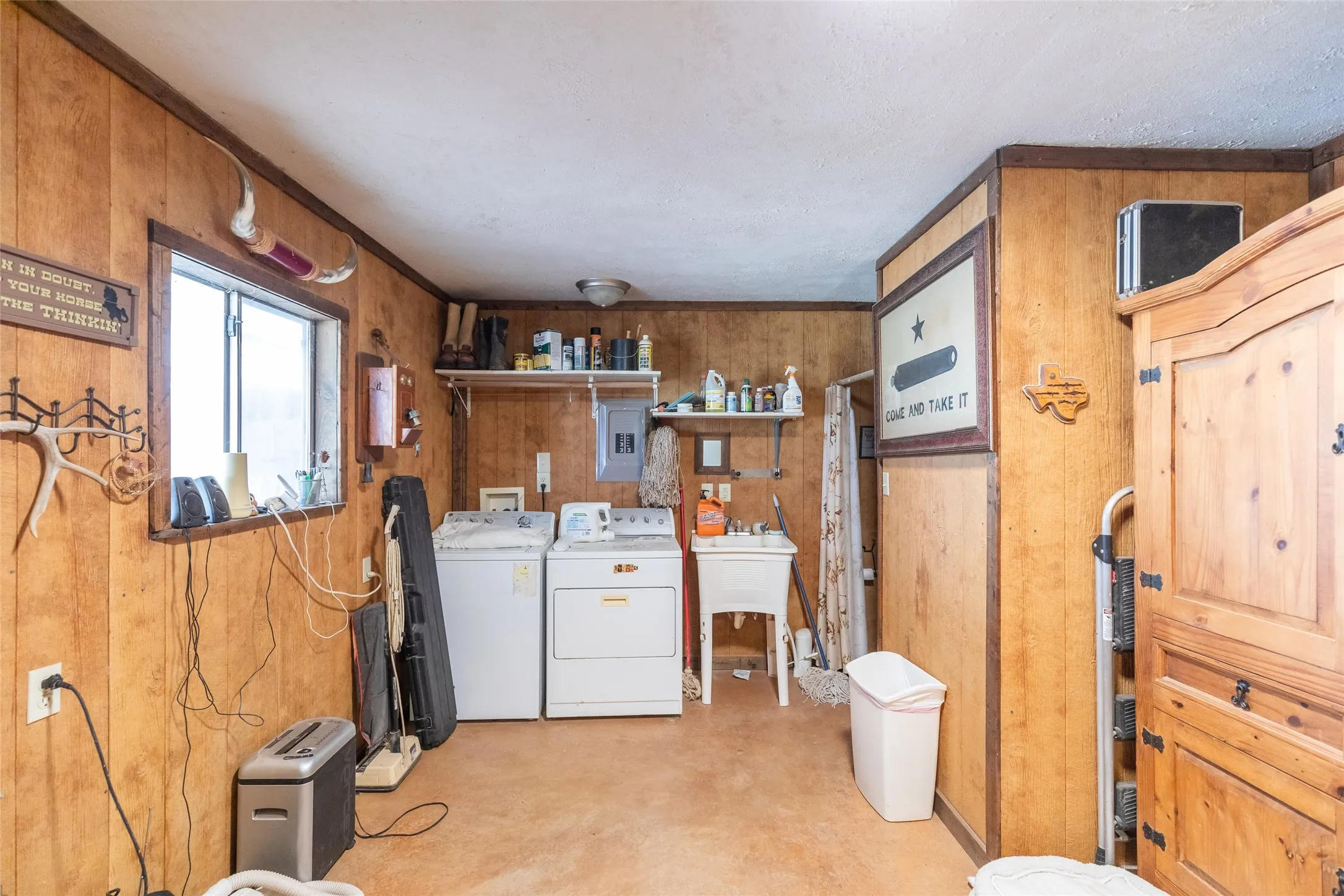 Single Family Residence For Sale in Jones County , 14505 County Road 453, Merkel, Texas 79536, 2 Bedroom, 2 Bathroom, Garage spaces, 1,350 Sqft, built in 2015, mls#21394515, Real Estate Agent in Merkel, Homes For Sale in Jones county, Homes For Sale in Merkel, Realtor in Merkel Texas, Real Estate Brokerage Independent Realty Texas, Luminita Cordes Realtor