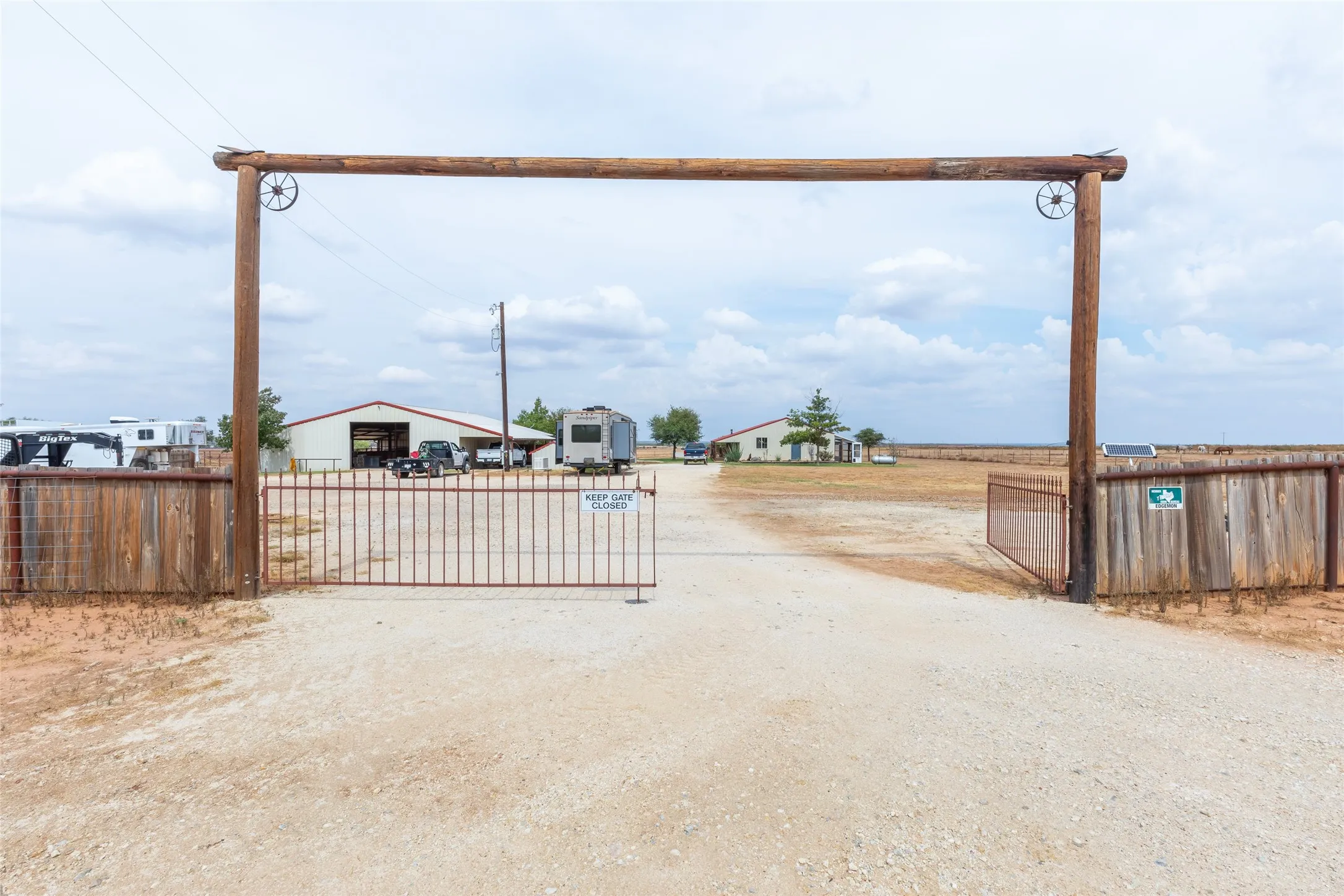 Single Family Residence For Sale in Jones County , 14505 County Road 453, Merkel, Texas 79536, 2 Bedroom, 2 Bathroom, Garage spaces, 1,350 Sqft, built in 2015, mls#21394515, Real Estate Agent in Merkel, Homes For Sale in Jones county, Homes For Sale in Merkel, Realtor in Merkel Texas, Real Estate Brokerage Independent Realty Texas, Luminita Cordes Realtor
