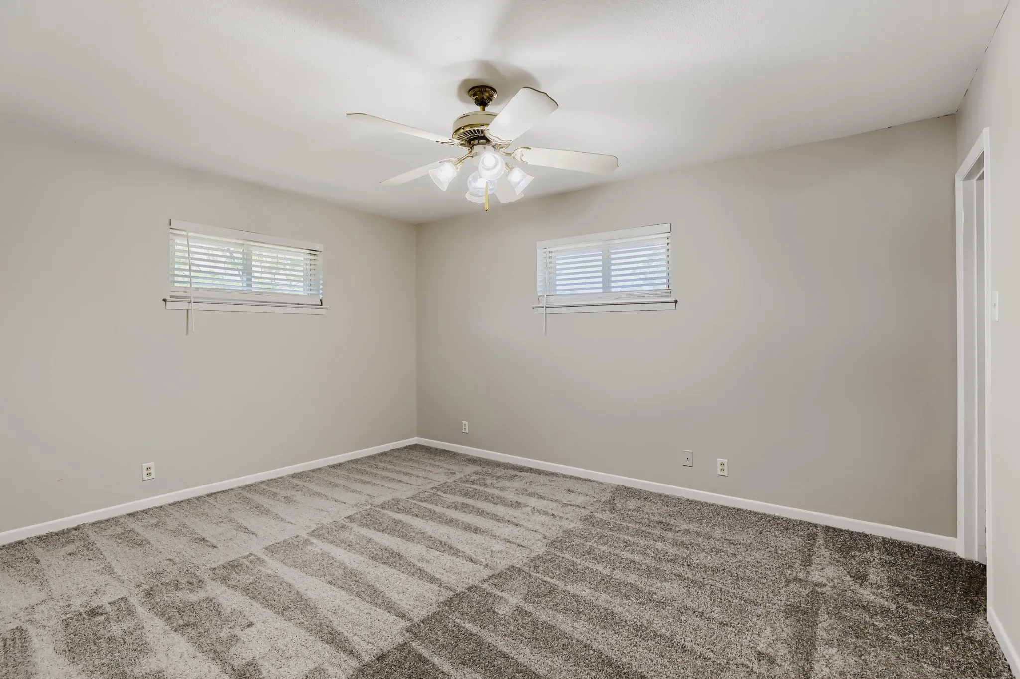 Single Family Residence For Sale in Dallas County , 3337 Boulder Drive, Dallas, Texas 75233, 3 Bedroom, 2 Bathroom, 2 Garage spaces, 1,764 Sqft, built in 1960, mls#21394605, Real Estate Agent in Dallas, Homes For Sale in Dallas county, Homes For Sale in Dallas, Realtor in Dallas Texas, Real Estate Brokerage Independent Realty Texas, Luminita Cordes Realtor