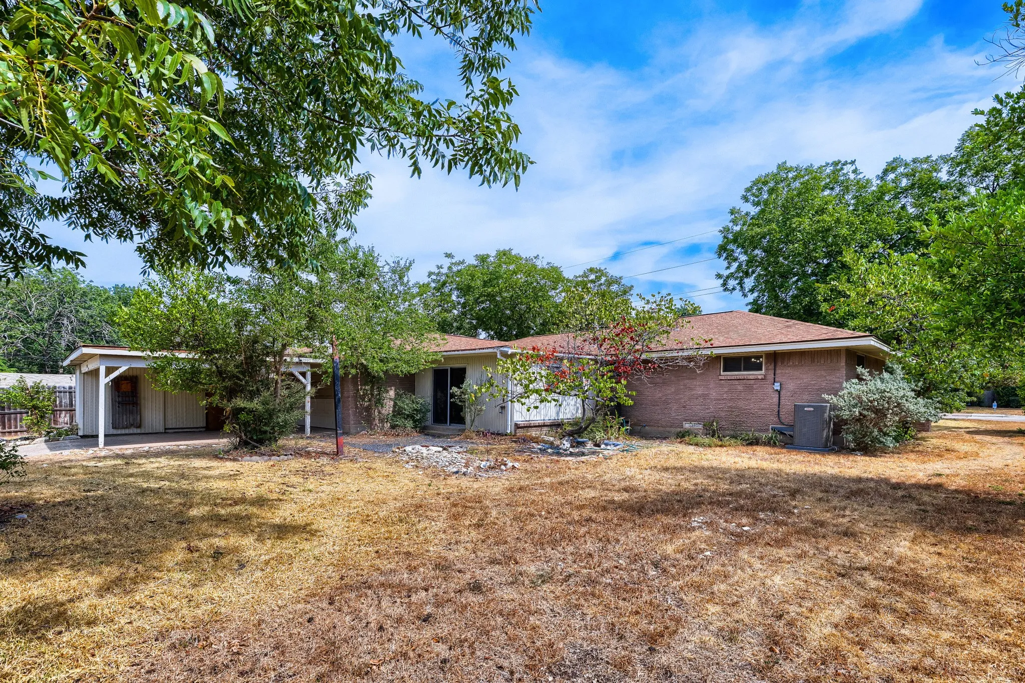 Single Family Residence For Sale in Dallas County , 3337 Boulder Drive, Dallas, Texas 75233, 3 Bedroom, 2 Bathroom, 2 Garage spaces, 1,764 Sqft, built in 1960, mls#21394605, Real Estate Agent in Dallas, Homes For Sale in Dallas county, Homes For Sale in Dallas, Realtor in Dallas Texas, Real Estate Brokerage Independent Realty Texas, Luminita Cordes Realtor