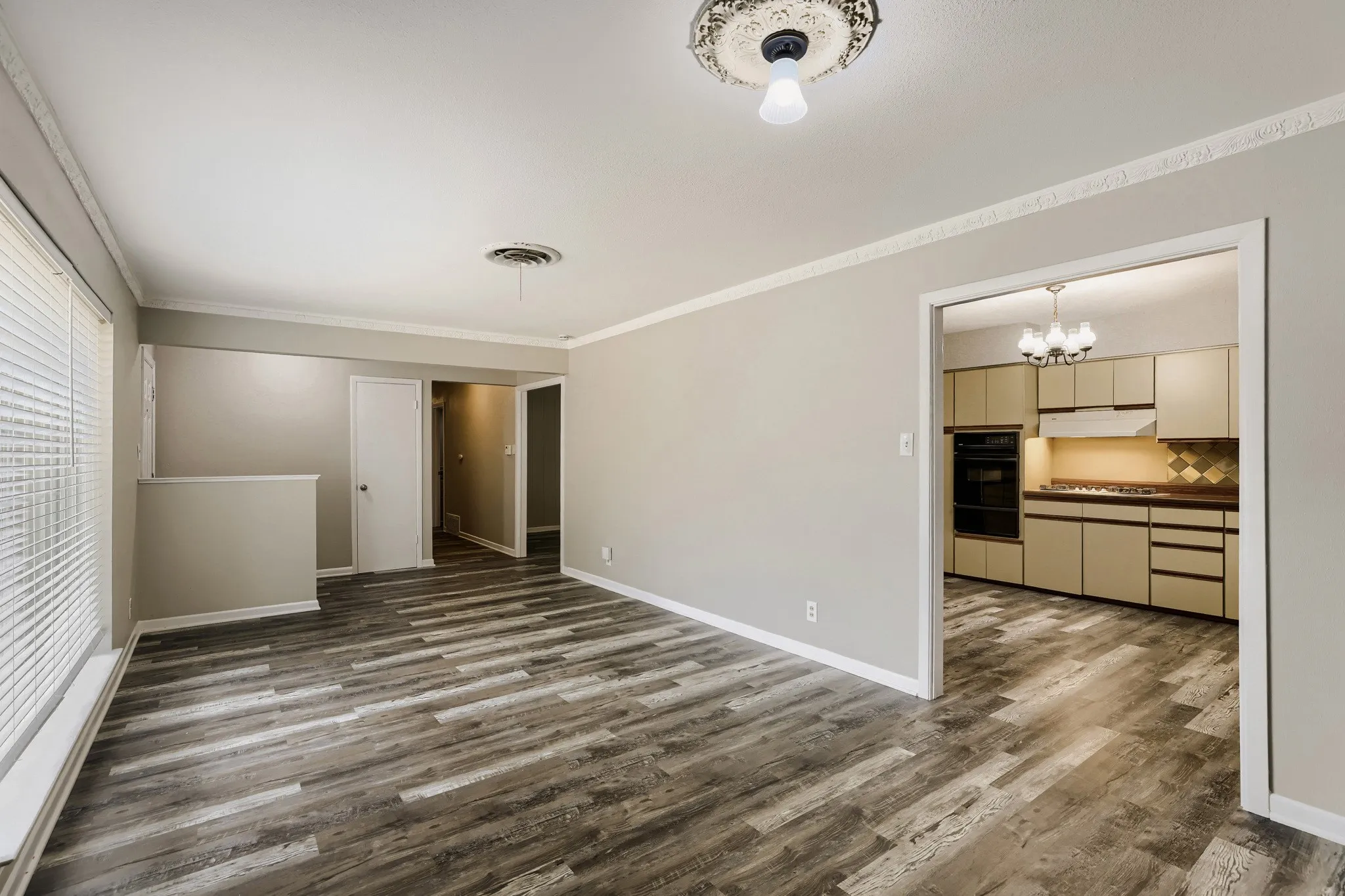 Single Family Residence For Sale in Dallas County , 3337 Boulder Drive, Dallas, Texas 75233, 3 Bedroom, 2 Bathroom, 2 Garage spaces, 1,764 Sqft, built in 1960, mls#21394605, Real Estate Agent in Dallas, Homes For Sale in Dallas county, Homes For Sale in Dallas, Realtor in Dallas Texas, Real Estate Brokerage Independent Realty Texas, Luminita Cordes Realtor