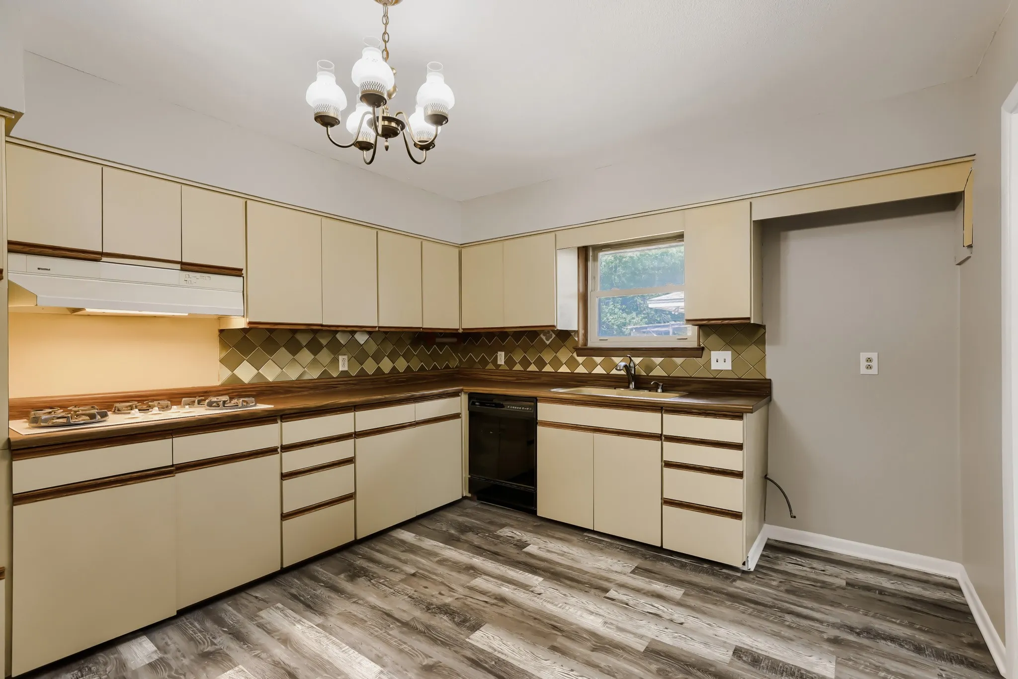 Single Family Residence For Sale in Dallas County , 3337 Boulder Drive, Dallas, Texas 75233, 3 Bedroom, 2 Bathroom, 2 Garage spaces, 1,764 Sqft, built in 1960, mls#21394605, Real Estate Agent in Dallas, Homes For Sale in Dallas county, Homes For Sale in Dallas, Realtor in Dallas Texas, Real Estate Brokerage Independent Realty Texas, Luminita Cordes Realtor