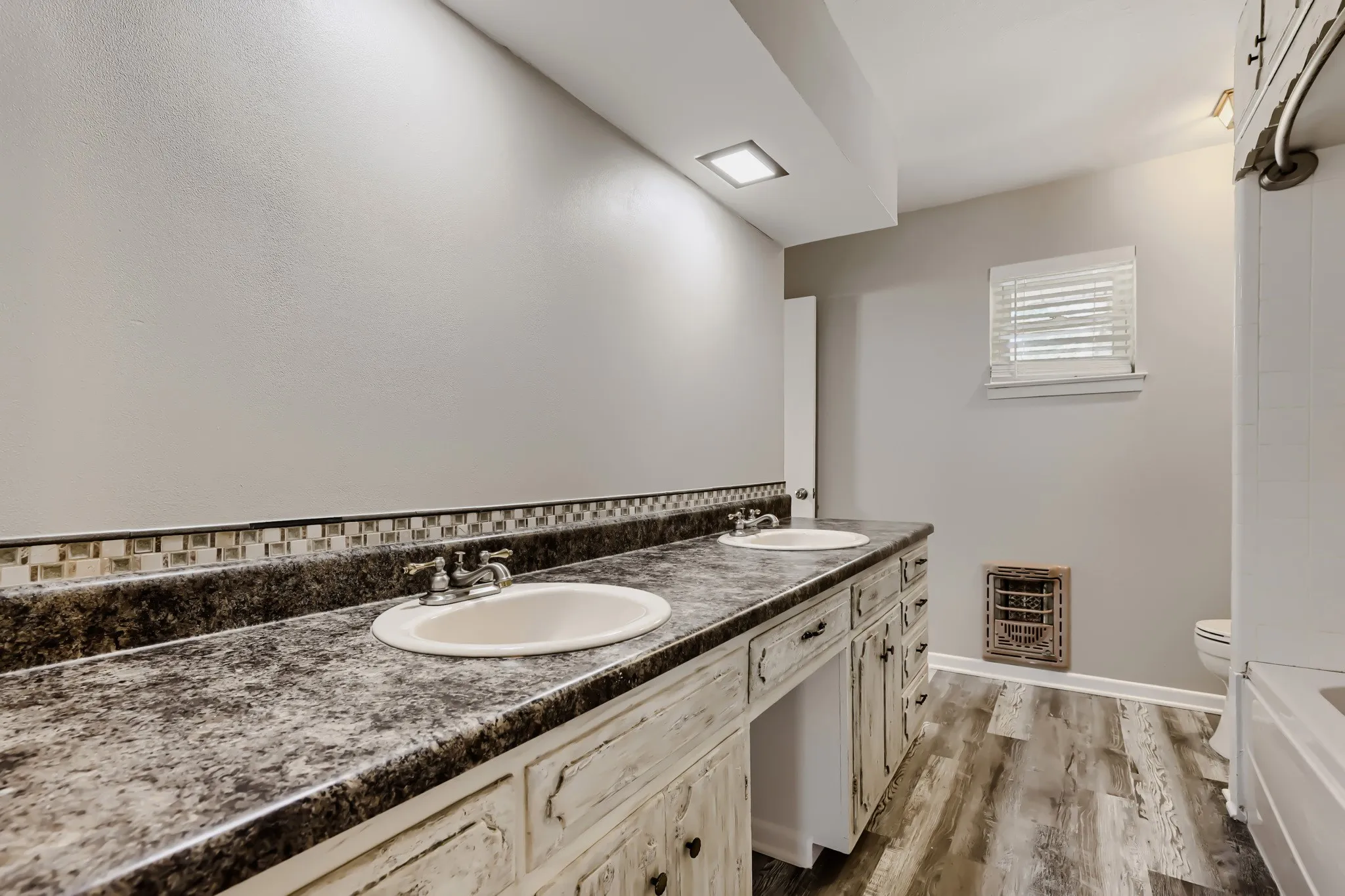 Single Family Residence For Sale in Dallas County , 3337 Boulder Drive, Dallas, Texas 75233, 3 Bedroom, 2 Bathroom, 2 Garage spaces, 1,764 Sqft, built in 1960, mls#21394605, Real Estate Agent in Dallas, Homes For Sale in Dallas county, Homes For Sale in Dallas, Realtor in Dallas Texas, Real Estate Brokerage Independent Realty Texas, Luminita Cordes Realtor