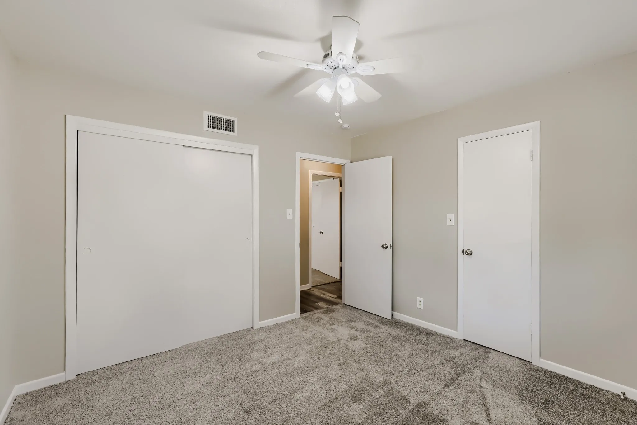 Single Family Residence For Sale in Dallas County , 3337 Boulder Drive, Dallas, Texas 75233, 3 Bedroom, 2 Bathroom, 2 Garage spaces, 1,764 Sqft, built in 1960, mls#21394605, Real Estate Agent in Dallas, Homes For Sale in Dallas county, Homes For Sale in Dallas, Realtor in Dallas Texas, Real Estate Brokerage Independent Realty Texas, Luminita Cordes Realtor