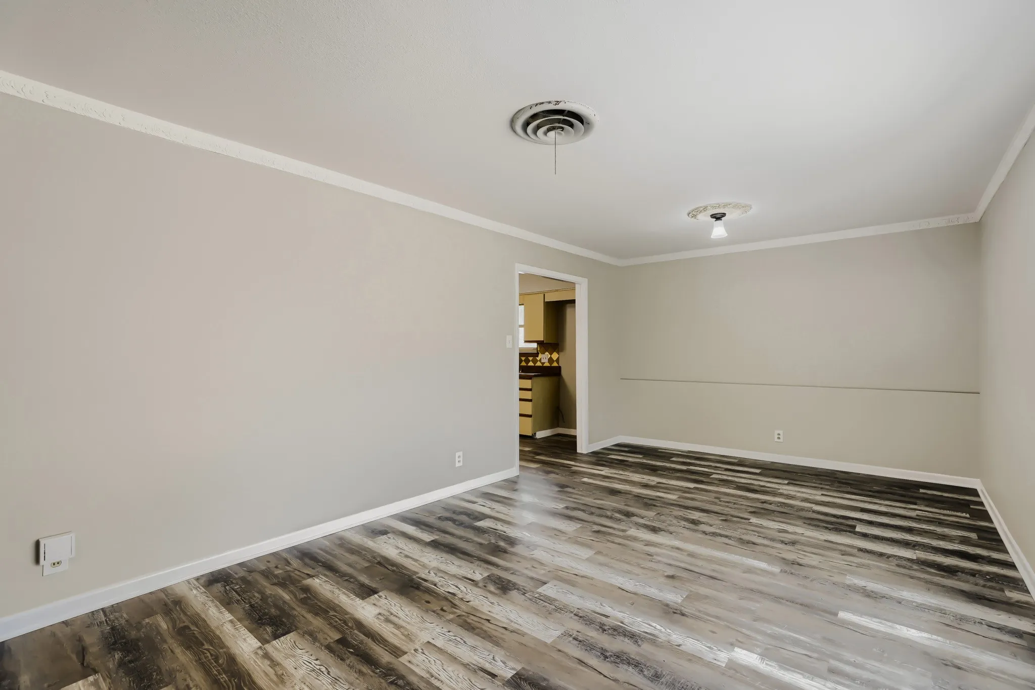 Single Family Residence For Sale in Dallas County , 3337 Boulder Drive, Dallas, Texas 75233, 3 Bedroom, 2 Bathroom, 2 Garage spaces, 1,764 Sqft, built in 1960, mls#21394605, Real Estate Agent in Dallas, Homes For Sale in Dallas county, Homes For Sale in Dallas, Realtor in Dallas Texas, Real Estate Brokerage Independent Realty Texas, Luminita Cordes Realtor