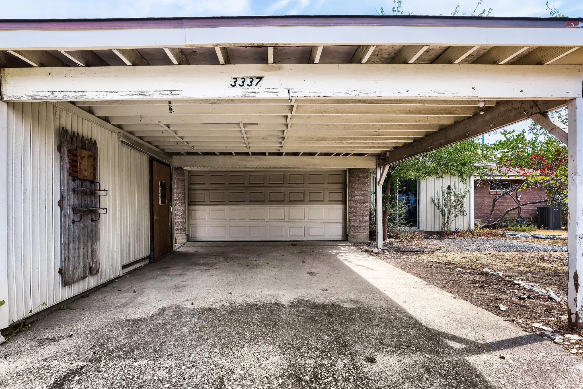 Single Family Residence For Sale in Dallas County , 3337 Boulder Drive, Dallas, Texas 75233, 3 Bedroom, 2 Bathroom, 2 Garage spaces, 1,764 Sqft, built in 1960, mls#21394605, Real Estate Agent in Dallas, Homes For Sale in Dallas county, Homes For Sale in Dallas, Realtor in Dallas Texas, Real Estate Brokerage Independent Realty Texas, Luminita Cordes Realtor
