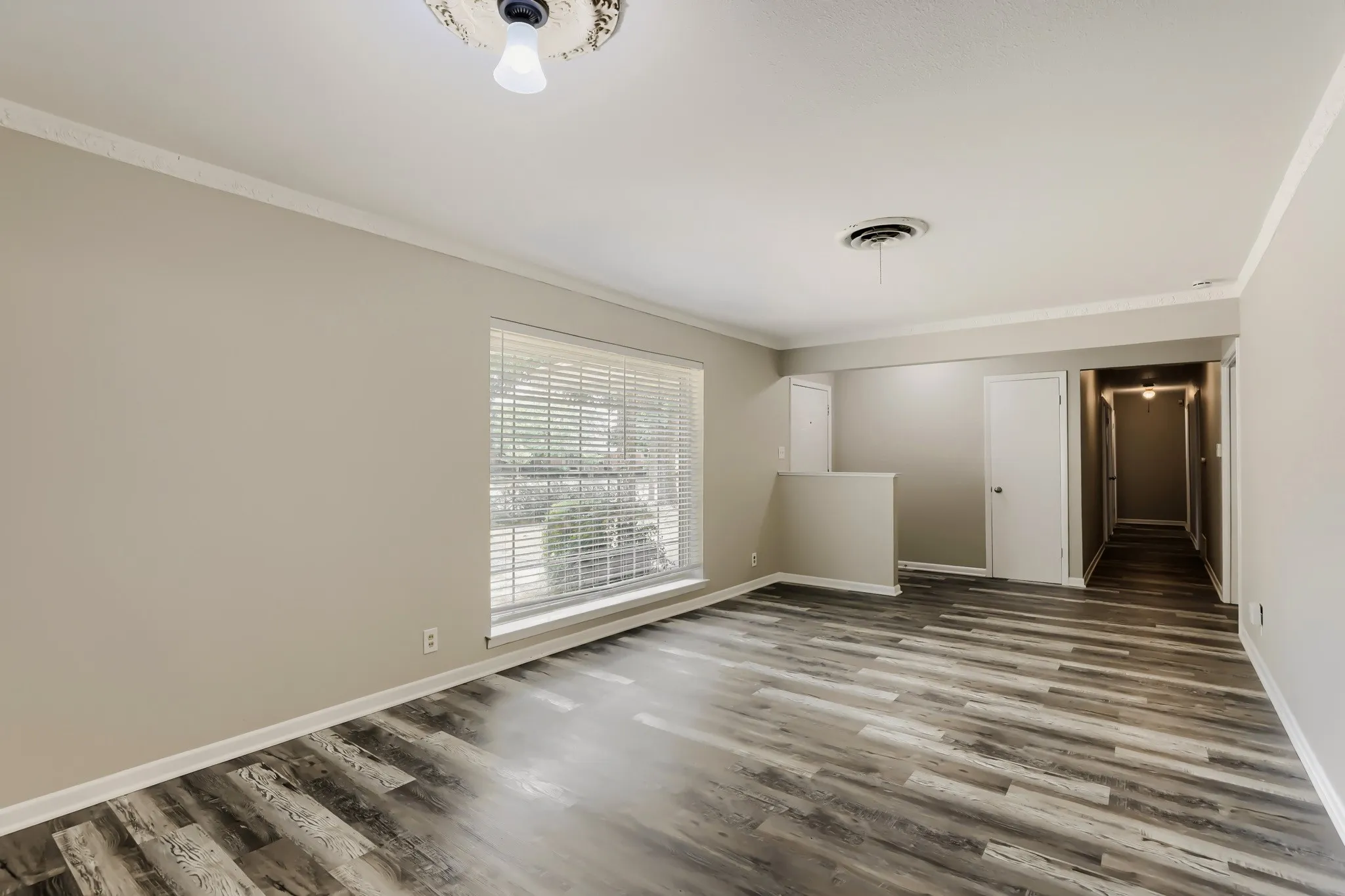 Single Family Residence For Sale in Dallas County , 3337 Boulder Drive, Dallas, Texas 75233, 3 Bedroom, 2 Bathroom, 2 Garage spaces, 1,764 Sqft, built in 1960, mls#21394605, Real Estate Agent in Dallas, Homes For Sale in Dallas county, Homes For Sale in Dallas, Realtor in Dallas Texas, Real Estate Brokerage Independent Realty Texas, Luminita Cordes Realtor