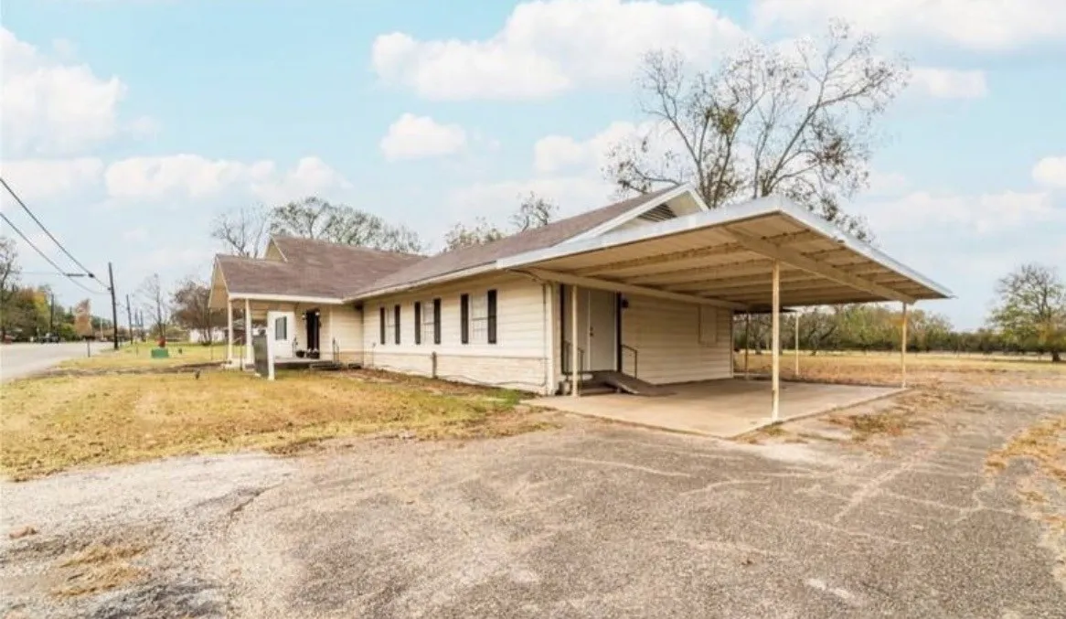 Office For Sale in Lamar County , 508 Monroe Street, Deport, Texas 75435, 0, 0, Garage spaces, 0 Sqft, built in 1960, mls#21397553, Real Estate Agent in Deport, Homes For Sale in Lamar county, Homes For Sale in Deport, Realtor in Deport Texas, Real Estate Brokerage Independent Realty Texas, Luminita Cordes Realtor