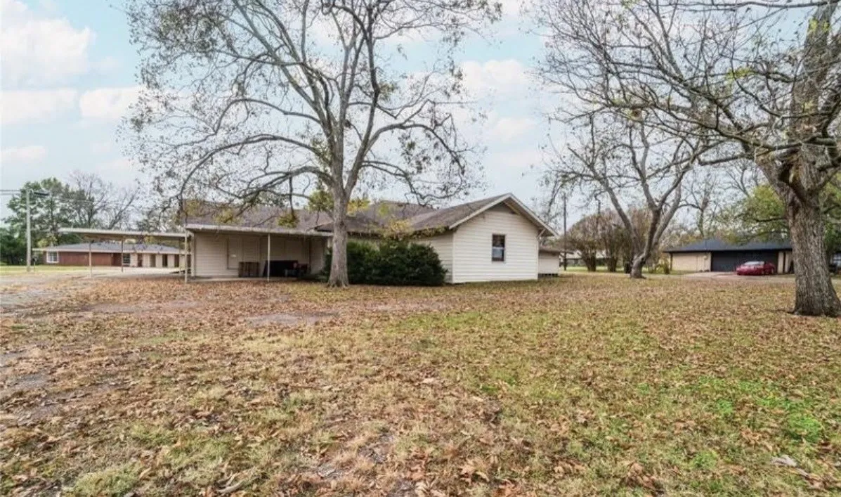 Office For Sale in Lamar County , 508 Monroe Street, Deport, Texas 75435, 0, 0, Garage spaces, 0 Sqft, built in 1960, mls#21397553, Real Estate Agent in Deport, Homes For Sale in Lamar county, Homes For Sale in Deport, Realtor in Deport Texas, Real Estate Brokerage Independent Realty Texas, Luminita Cordes Realtor