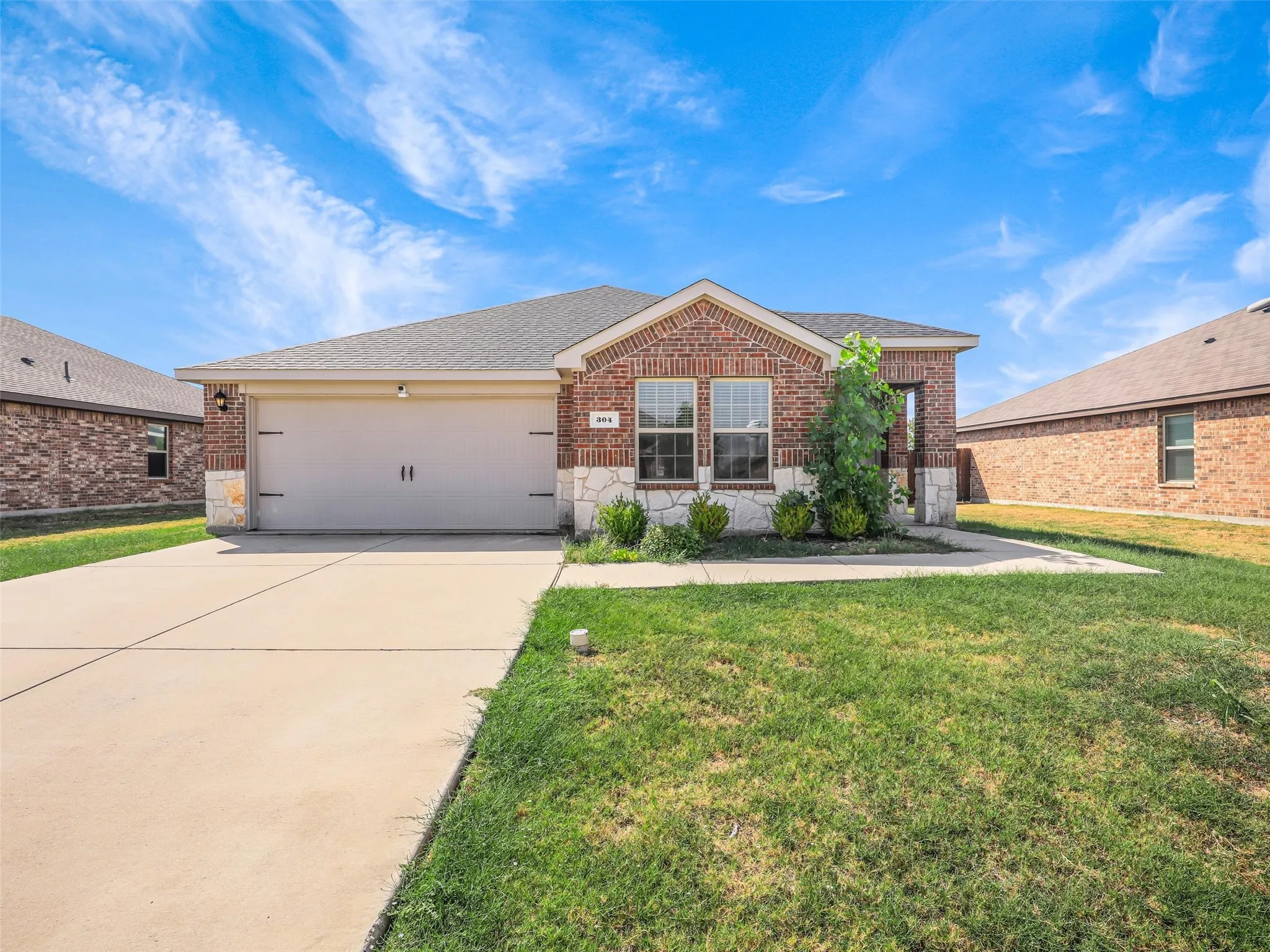 Single Family Residence For Rent in Collin County , 304 Patina Street, Josephine, Texas 75189, 3 Bedroom, 2 Bathroom, 2 Garage spaces, 1,533 Sqft, built in 2021, mls#21397444, Real Estate Agent in Josephine, Homes For Rent in Collin county, Homes For Rent in Josephine, Realtor in Josephine Texas, Real Estate Brokerage Independent Realty Texas, Luminita Cordes Realtor