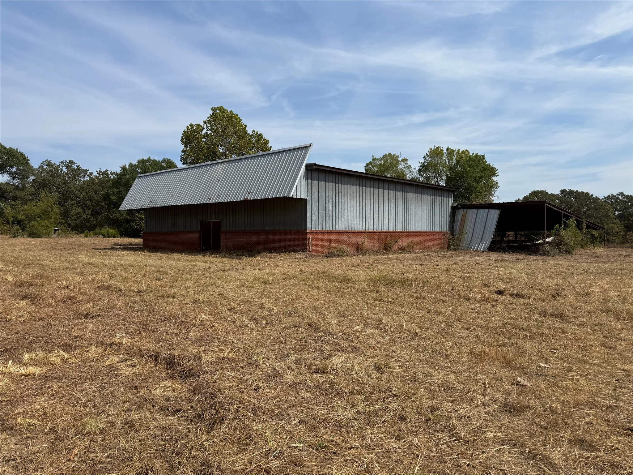 Warehouse For Sale in Wood County , 4732 Tx St Hwy 154 Highway, Yantis, Texas 75497, 0, 0, Garage spaces, 4,645 Sqft, built in 1989, mls#21396102, Real Estate Agent in Yantis, Homes For Sale in Wood county, Homes For Sale in Yantis, Realtor in Yantis Texas, Real Estate Brokerage Independent Realty Texas, Luminita Cordes Realtor