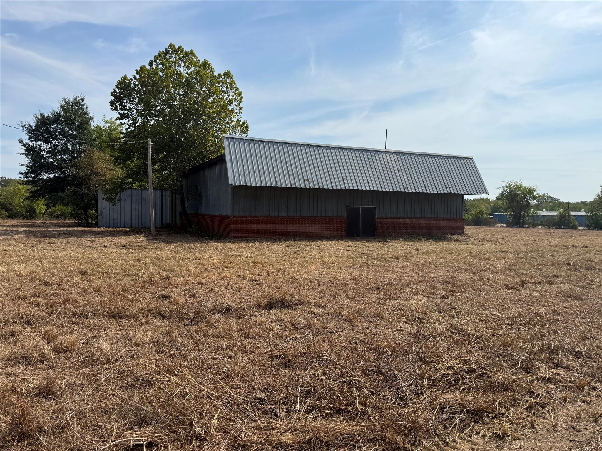 Warehouse For Sale in Wood County , 4732 Tx St Hwy 154 Highway, Yantis, Texas 75497, 0, 0, Garage spaces, 4,645 Sqft, built in 1989, mls#21396102, Real Estate Agent in Yantis, Homes For Sale in Wood county, Homes For Sale in Yantis, Realtor in Yantis Texas, Real Estate Brokerage Independent Realty Texas, Luminita Cordes Realtor