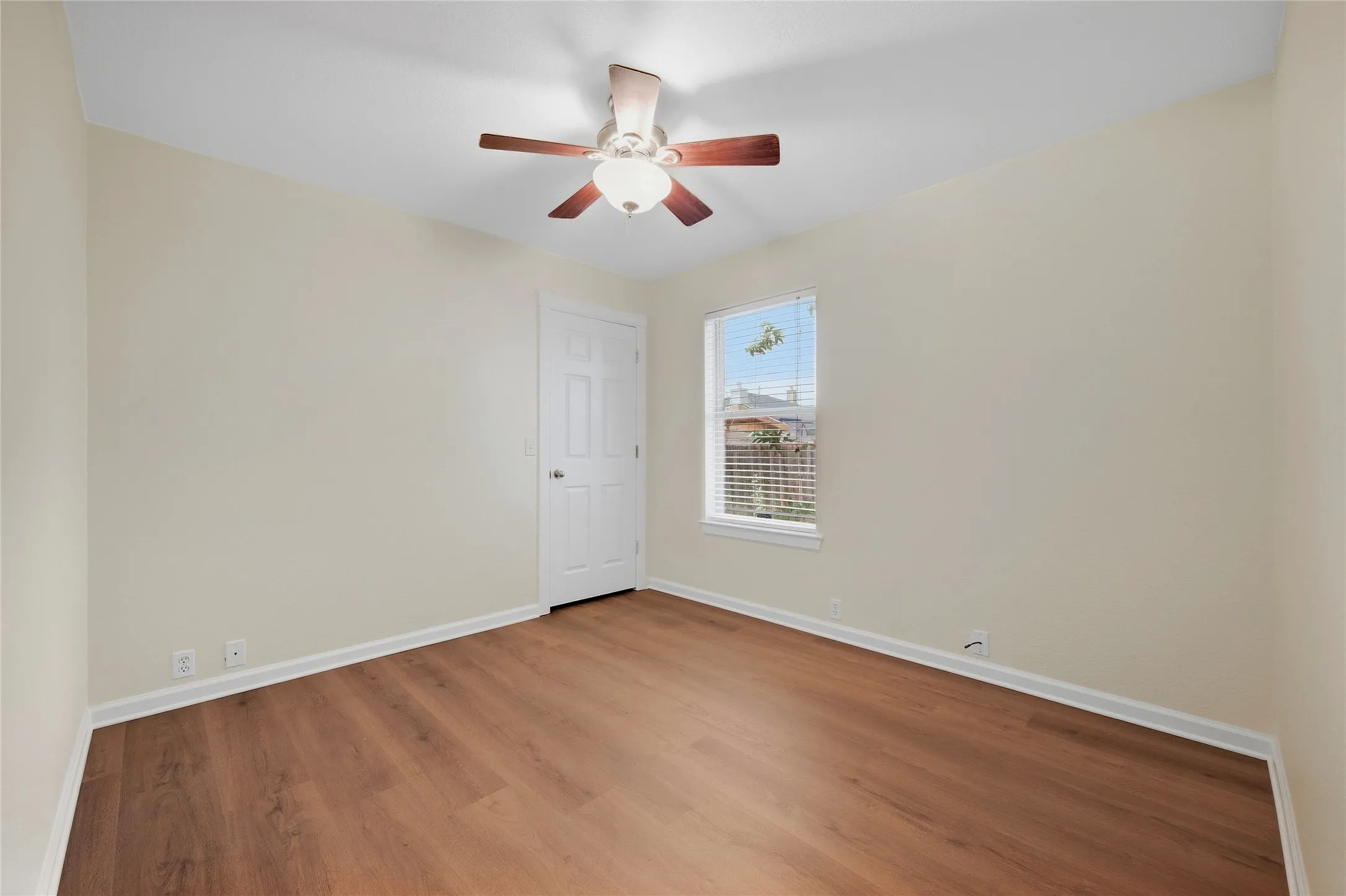 Single Family Residence For Rent in Grayson County , 4506 Falcon Drive, Sherman, Texas 75092, 4 Bedroom, 2 Bathroom, 2 Garage spaces, 1,855 Sqft, built in 2005, mls#21397579, Real Estate Agent in Sherman, Homes For Rent in Grayson county, Homes For Rent in Sherman, Realtor in Sherman Texas, Real Estate Brokerage Independent Realty Texas, Luminita Cordes Realtor