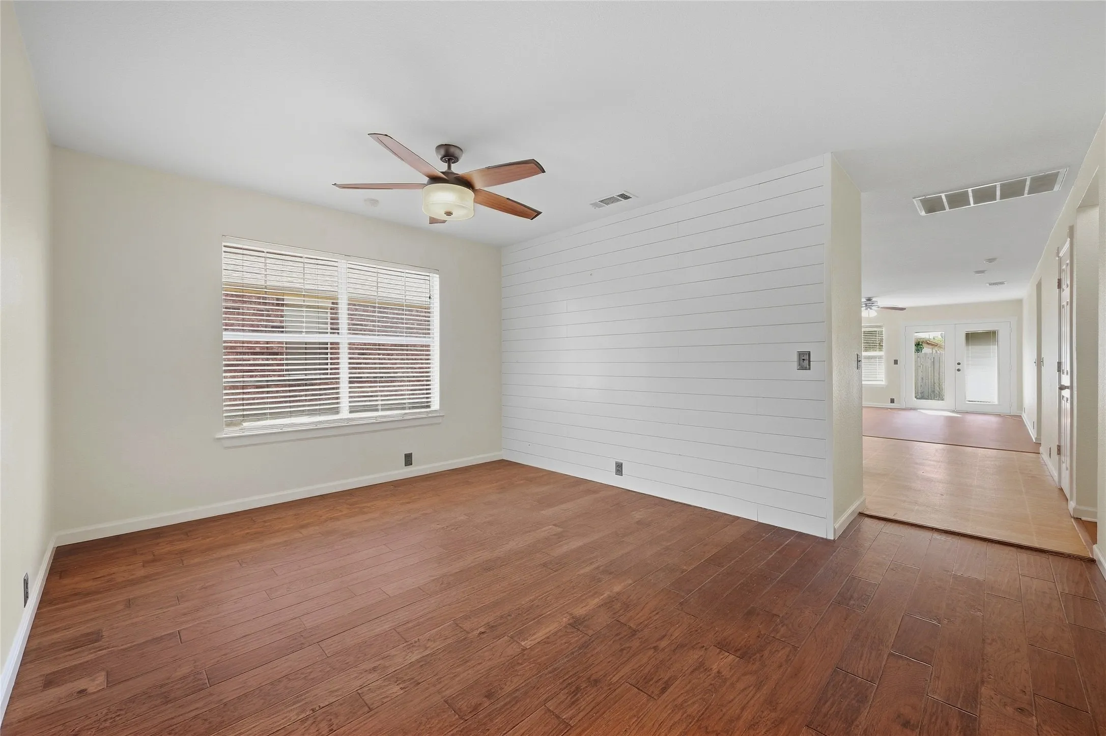 Single Family Residence For Rent in Grayson County , 4506 Falcon Drive, Sherman, Texas 75092, 4 Bedroom, 2 Bathroom, 2 Garage spaces, 1,855 Sqft, built in 2005, mls#21397579, Real Estate Agent in Sherman, Homes For Rent in Grayson county, Homes For Rent in Sherman, Realtor in Sherman Texas, Real Estate Brokerage Independent Realty Texas, Luminita Cordes Realtor