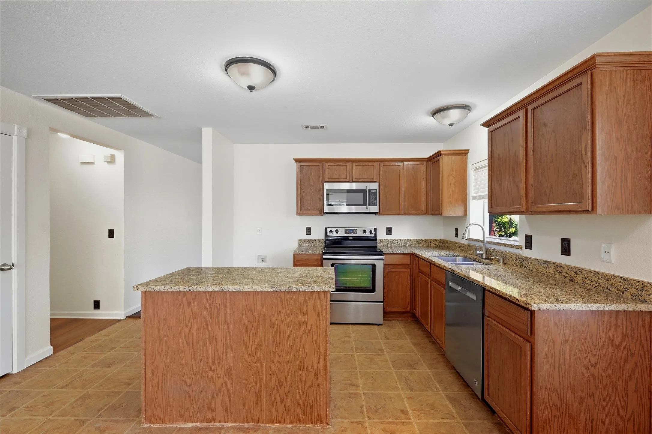 Single Family Residence For Rent in Grayson County , 4506 Falcon Drive, Sherman, Texas 75092, 4 Bedroom, 2 Bathroom, 2 Garage spaces, 1,855 Sqft, built in 2005, mls#21397579, Real Estate Agent in Sherman, Homes For Rent in Grayson county, Homes For Rent in Sherman, Realtor in Sherman Texas, Real Estate Brokerage Independent Realty Texas, Luminita Cordes Realtor