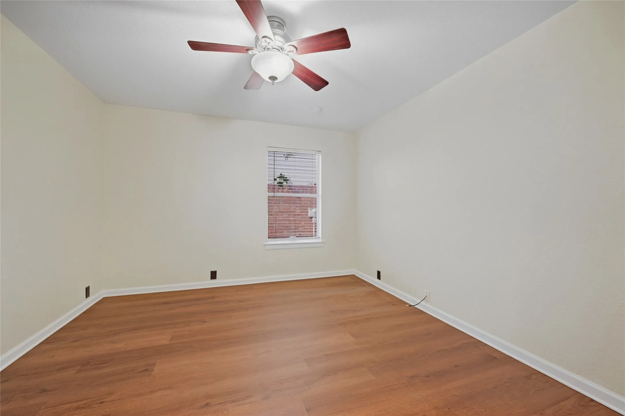 Single Family Residence For Rent in Grayson County , 4506 Falcon Drive, Sherman, Texas 75092, 4 Bedroom, 2 Bathroom, 2 Garage spaces, 1,855 Sqft, built in 2005, mls#21397579, Real Estate Agent in Sherman, Homes For Rent in Grayson county, Homes For Rent in Sherman, Realtor in Sherman Texas, Real Estate Brokerage Independent Realty Texas, Luminita Cordes Realtor