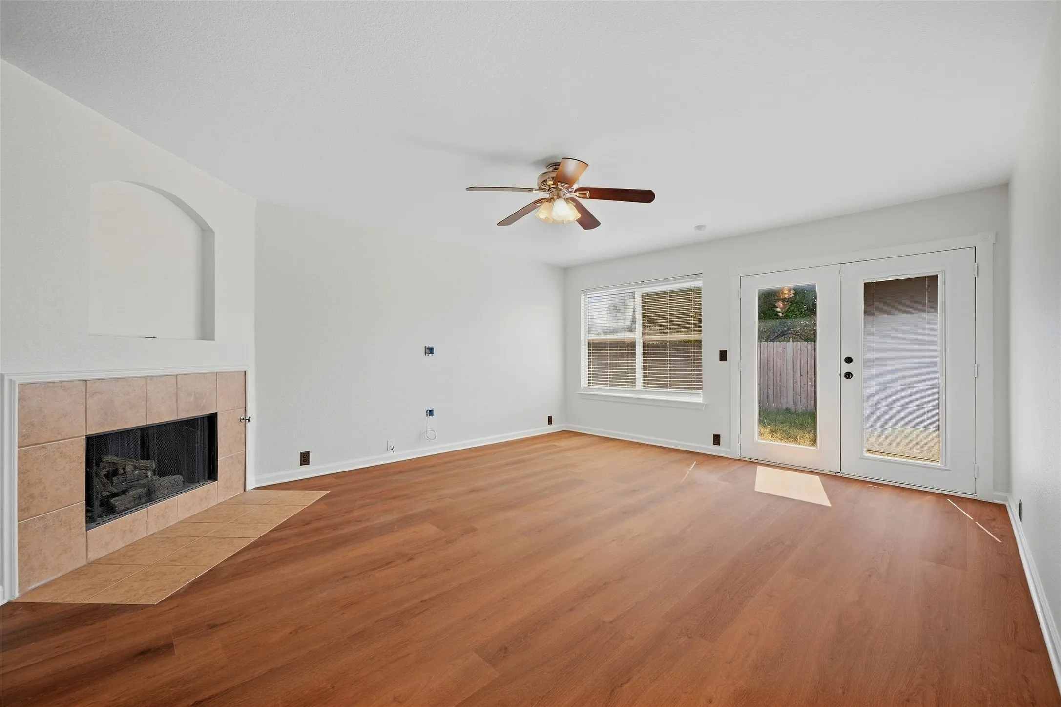Single Family Residence For Rent in Grayson County , 4506 Falcon Drive, Sherman, Texas 75092, 4 Bedroom, 2 Bathroom, 2 Garage spaces, 1,855 Sqft, built in 2005, mls#21397579, Real Estate Agent in Sherman, Homes For Rent in Grayson county, Homes For Rent in Sherman, Realtor in Sherman Texas, Real Estate Brokerage Independent Realty Texas, Luminita Cordes Realtor