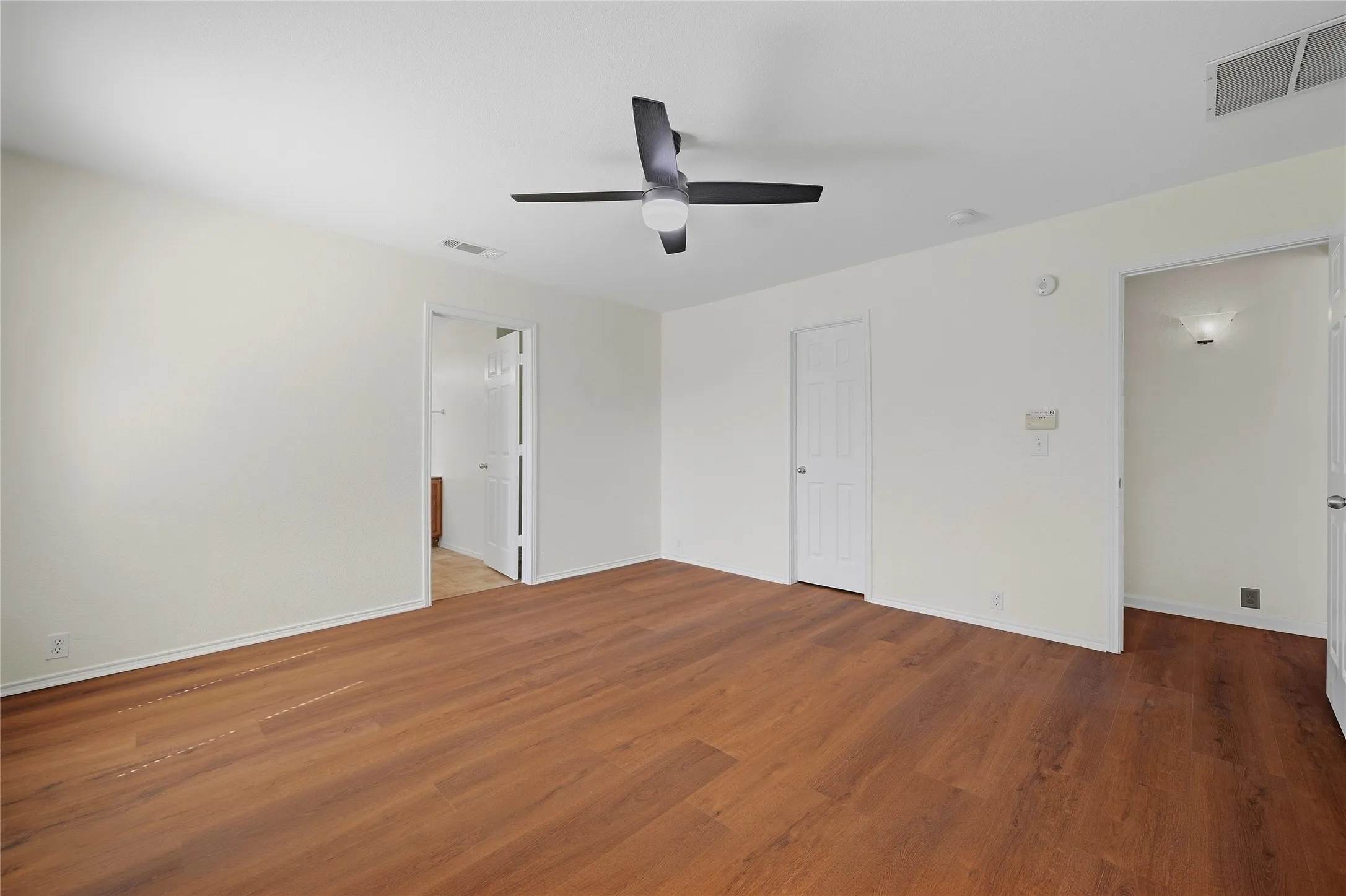 Single Family Residence For Rent in Grayson County , 4506 Falcon Drive, Sherman, Texas 75092, 4 Bedroom, 2 Bathroom, 2 Garage spaces, 1,855 Sqft, built in 2005, mls#21397579, Real Estate Agent in Sherman, Homes For Rent in Grayson county, Homes For Rent in Sherman, Realtor in Sherman Texas, Real Estate Brokerage Independent Realty Texas, Luminita Cordes Realtor