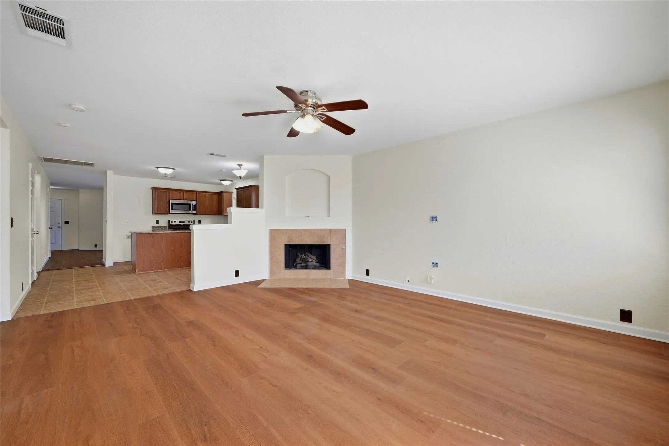 Single Family Residence For Rent in Grayson County , 4506 Falcon Drive, Sherman, Texas 75092, 4 Bedroom, 2 Bathroom, 2 Garage spaces, 1,855 Sqft, built in 2005, mls#21397579, Real Estate Agent in Sherman, Homes For Rent in Grayson county, Homes For Rent in Sherman, Realtor in Sherman Texas, Real Estate Brokerage Independent Realty Texas, Luminita Cordes Realtor
