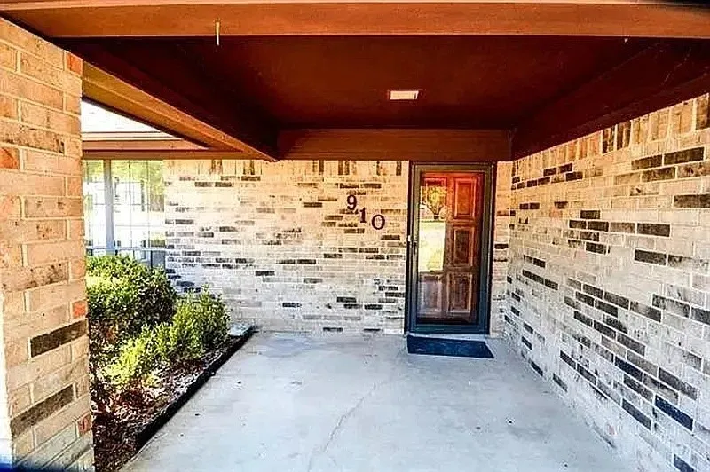 Single Family Residence For Sale in Erath County , 910 N lydia Street, Stephenville, Texas 76401, 4 Bedroom, 3 Bathroom, 2 Garage spaces, 2,860 Sqft, built in 1978, mls#21397666, Real Estate Agent in Stephenville, Homes For Sale in Erath county, Homes For Sale in Stephenville, Realtor in Stephenville Texas, Real Estate Brokerage Independent Realty Texas, Luminita Cordes Realtor