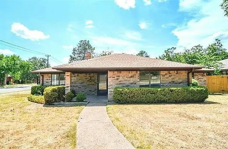 Single Family Residence For Sale in Erath County , 910 N lydia Street, Stephenville, Texas 76401, 4 Bedroom, 3 Bathroom, 2 Garage spaces, 2,860 Sqft, built in 1978, mls#21397666, Real Estate Agent in Stephenville, Homes For Sale in Erath county, Homes For Sale in Stephenville, Realtor in Stephenville Texas, Real Estate Brokerage Independent Realty Texas, Luminita Cordes Realtor