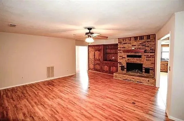 Single Family Residence For Sale in Erath County , 910 N lydia Street, Stephenville, Texas 76401, 4 Bedroom, 3 Bathroom, 2 Garage spaces, 2,860 Sqft, built in 1978, mls#21397666, Real Estate Agent in Stephenville, Homes For Sale in Erath county, Homes For Sale in Stephenville, Realtor in Stephenville Texas, Real Estate Brokerage Independent Realty Texas, Luminita Cordes Realtor
