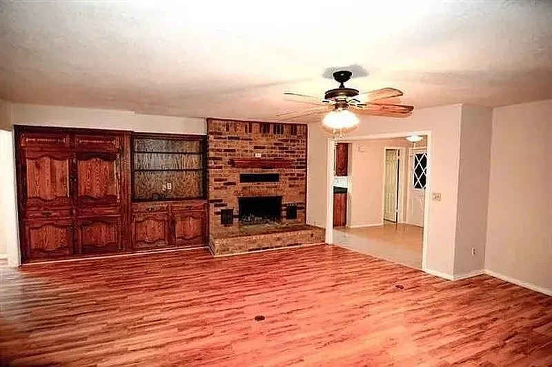 Single Family Residence For Sale in Erath County , 910 N lydia Street, Stephenville, Texas 76401, 4 Bedroom, 3 Bathroom, 2 Garage spaces, 2,860 Sqft, built in 1978, mls#21397666, Real Estate Agent in Stephenville, Homes For Sale in Erath county, Homes For Sale in Stephenville, Realtor in Stephenville Texas, Real Estate Brokerage Independent Realty Texas, Luminita Cordes Realtor