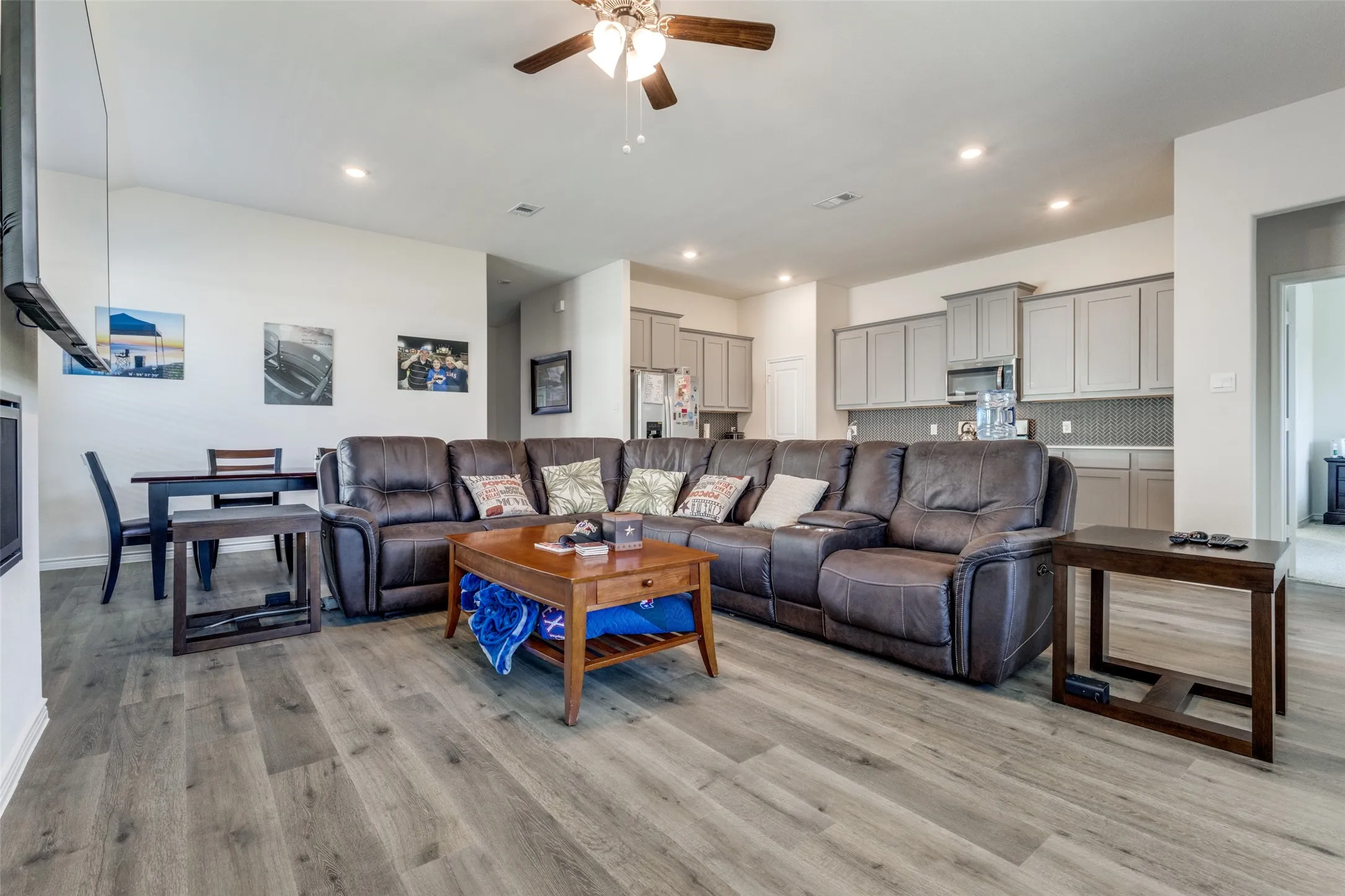 Single Family Residence For Sale in Collin County , 2000 Stinnet Street, Anna, Texas 75409, 3 Bedroom, 2 Bathroom, 2 Garage spaces, 2,029 Sqft, built in 2023, mls#21396204, Real Estate Agent in Anna, Homes For Sale in Collin county, Homes For Sale in Anna, Realtor in Anna Texas, Real Estate Brokerage Independent Realty Texas, Luminita Cordes Realtor