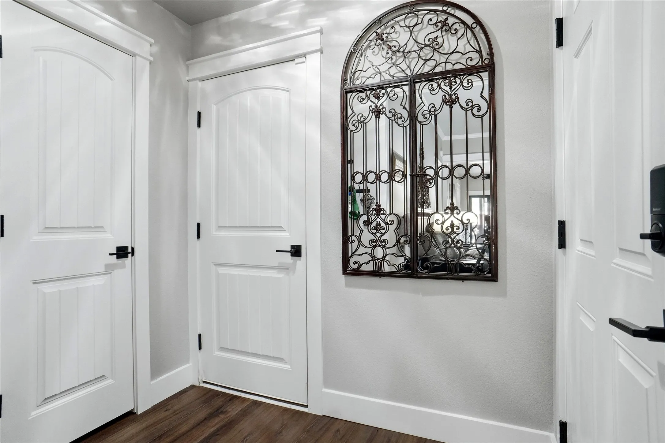 Single Family Residence For Sale in Tarrant County , 905 Mary Drive, Hurst, Texas 76053, 3 Bedroom, 2 Bathroom, 2 Garage spaces, 1,529 Sqft, built in 2014, mls#21393170, Real Estate Agent in Hurst, Homes For Sale in Tarrant county, Homes For Sale in Hurst, Realtor in Hurst Texas, Real Estate Brokerage Independent Realty Texas, Luminita Cordes Realtor