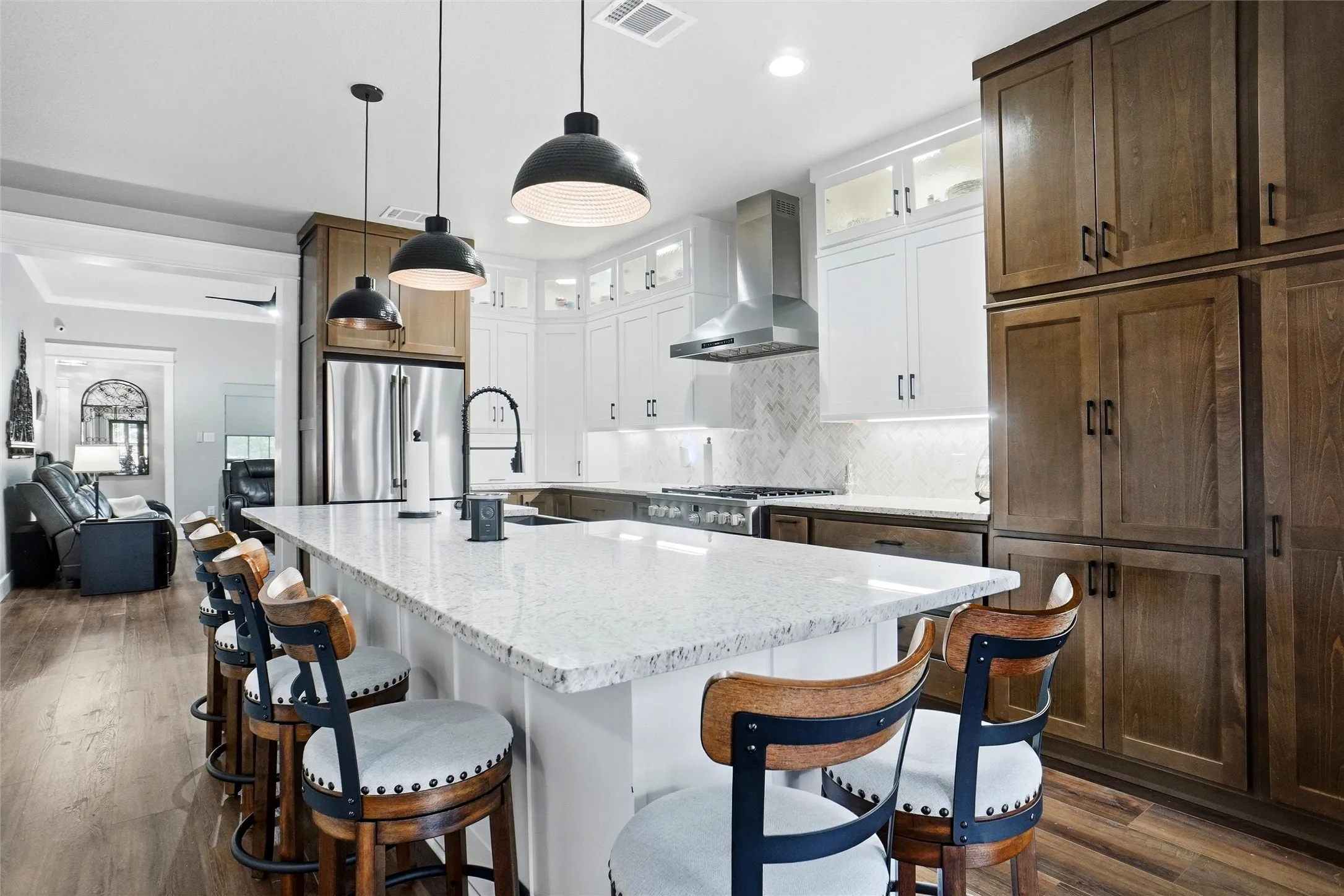 Single Family Residence For Sale in Tarrant County , 905 Mary Drive, Hurst, Texas 76053, 3 Bedroom, 2 Bathroom, 2 Garage spaces, 1,529 Sqft, built in 2014, mls#21393170, Real Estate Agent in Hurst, Homes For Sale in Tarrant county, Homes For Sale in Hurst, Realtor in Hurst Texas, Real Estate Brokerage Independent Realty Texas, Luminita Cordes Realtor