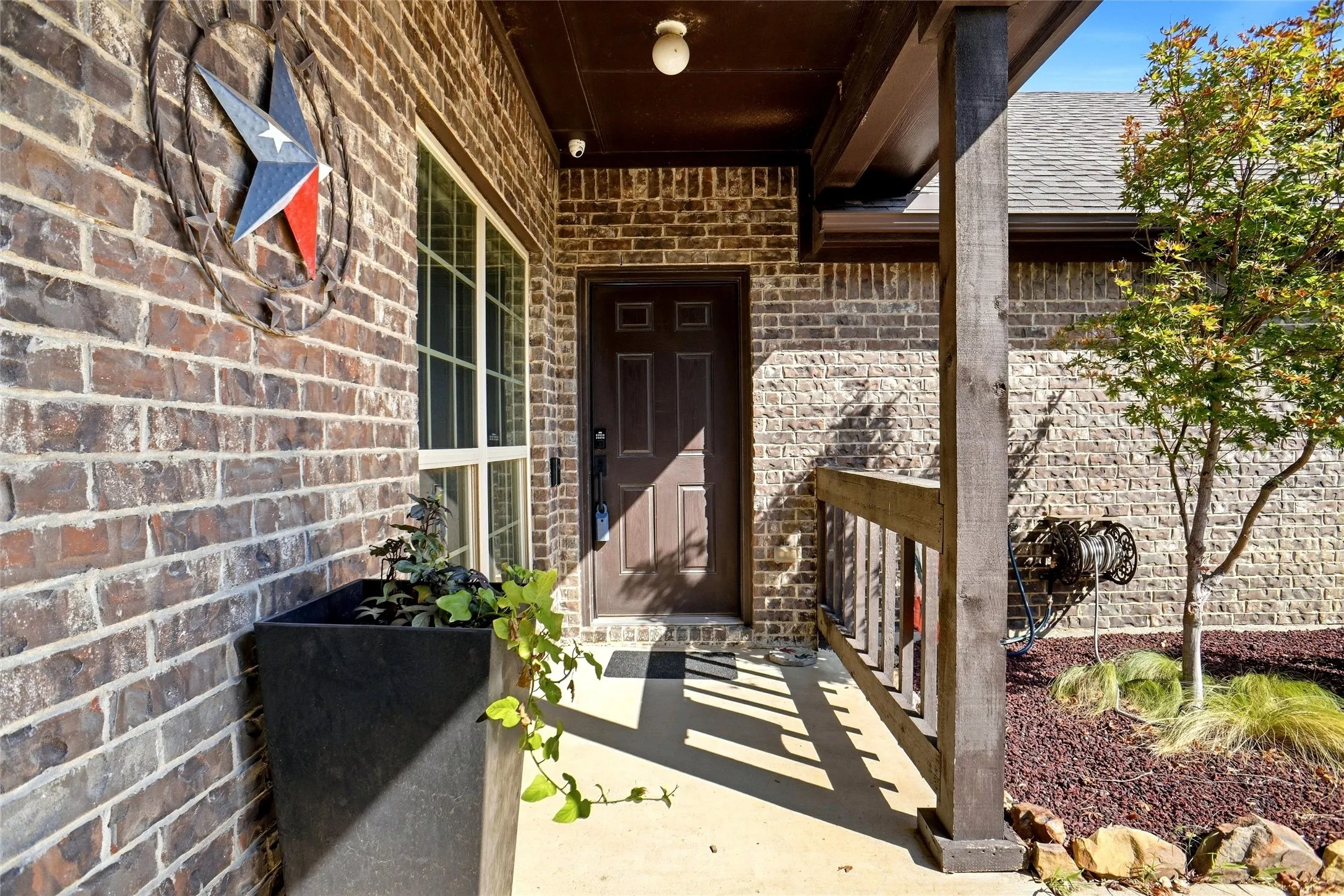 Single Family Residence For Sale in Tarrant County , 905 Mary Drive, Hurst, Texas 76053, 3 Bedroom, 2 Bathroom, 2 Garage spaces, 1,529 Sqft, built in 2014, mls#21393170, Real Estate Agent in Hurst, Homes For Sale in Tarrant county, Homes For Sale in Hurst, Realtor in Hurst Texas, Real Estate Brokerage Independent Realty Texas, Luminita Cordes Realtor