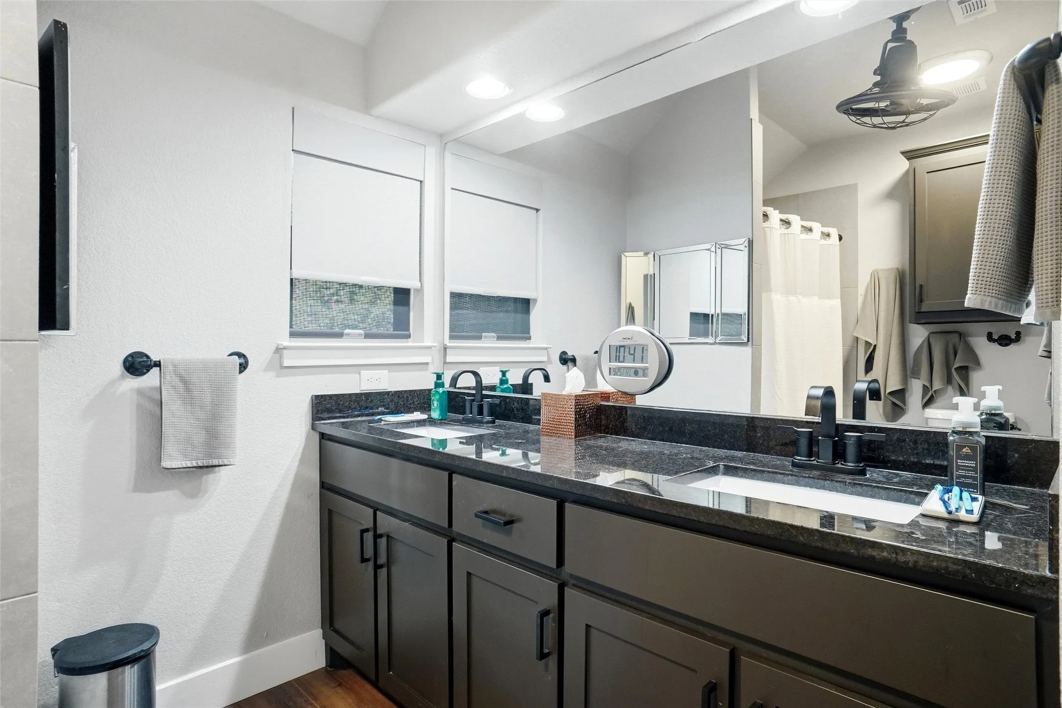 Single Family Residence For Sale in Tarrant County , 905 Mary Drive, Hurst, Texas 76053, 3 Bedroom, 2 Bathroom, 2 Garage spaces, 1,529 Sqft, built in 2014, mls#21393170, Real Estate Agent in Hurst, Homes For Sale in Tarrant county, Homes For Sale in Hurst, Realtor in Hurst Texas, Real Estate Brokerage Independent Realty Texas, Luminita Cordes Realtor