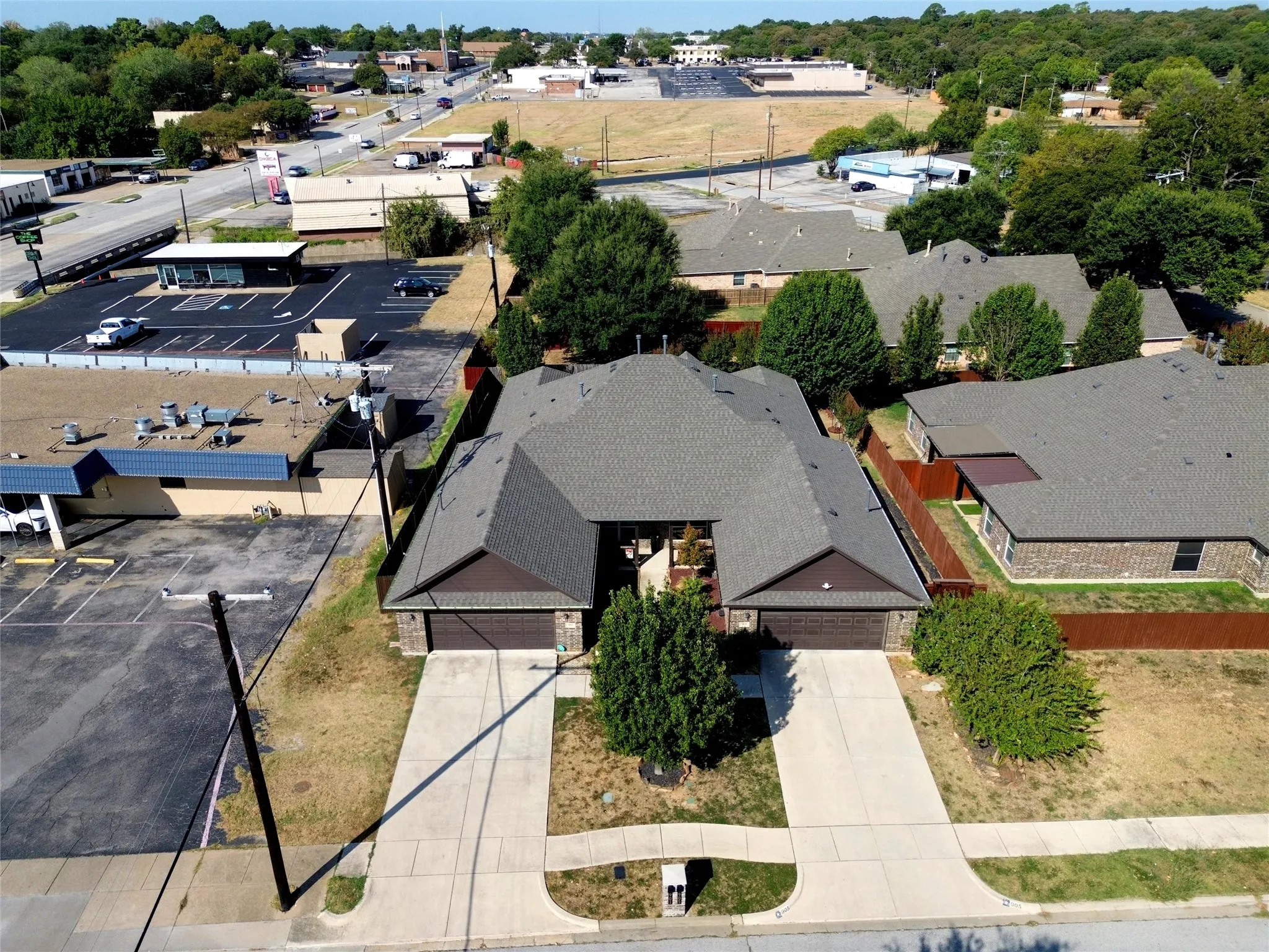 Single Family Residence For Sale in Tarrant County , 905 Mary Drive, Hurst, Texas 76053, 3 Bedroom, 2 Bathroom, 2 Garage spaces, 1,529 Sqft, built in 2014, mls#21393170, Real Estate Agent in Hurst, Homes For Sale in Tarrant county, Homes For Sale in Hurst, Realtor in Hurst Texas, Real Estate Brokerage Independent Realty Texas, Luminita Cordes Realtor