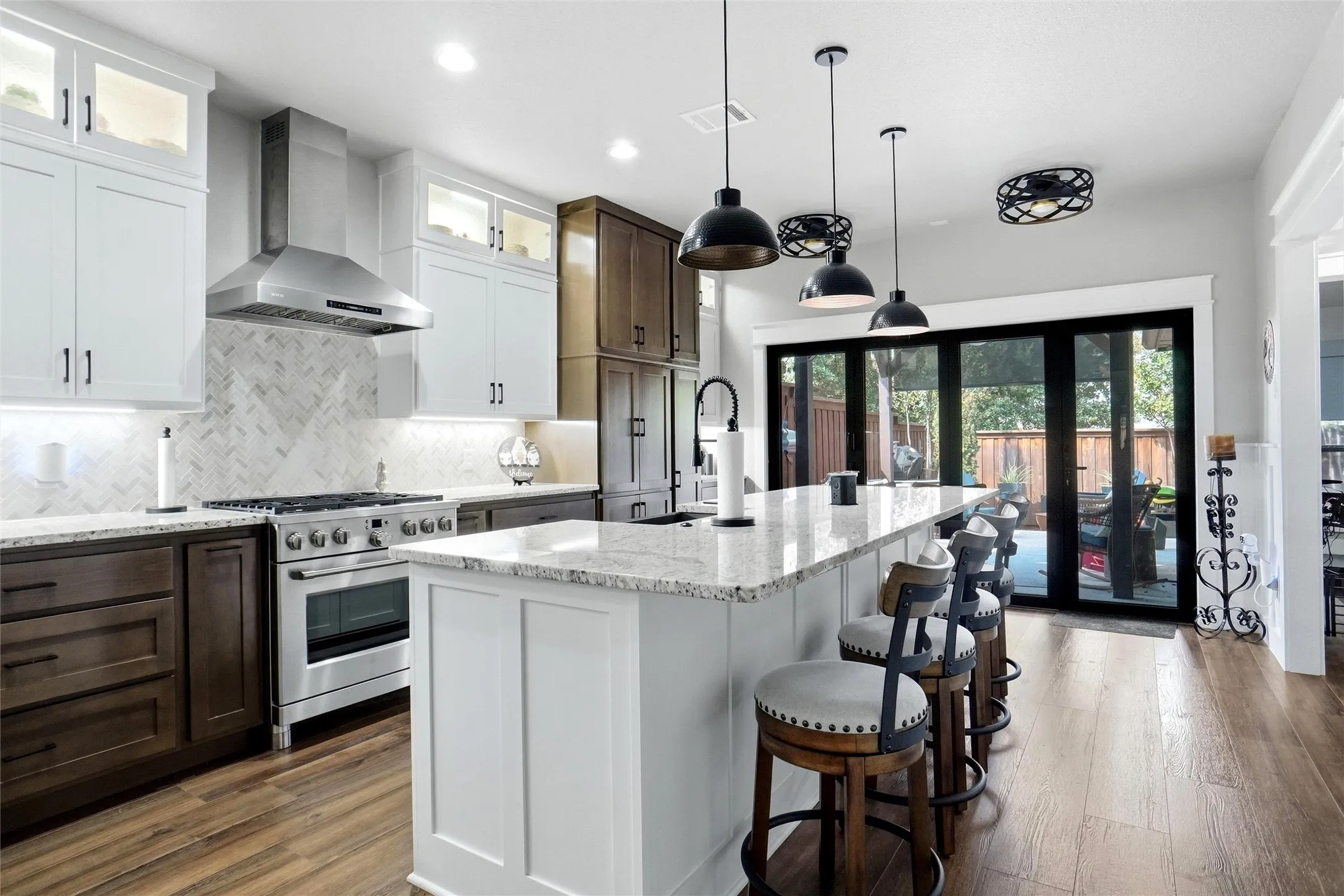 Single Family Residence For Sale in Tarrant County , 905 Mary Drive, Hurst, Texas 76053, 3 Bedroom, 2 Bathroom, 2 Garage spaces, 1,529 Sqft, built in 2014, mls#21393170, Real Estate Agent in Hurst, Homes For Sale in Tarrant county, Homes For Sale in Hurst, Realtor in Hurst Texas, Real Estate Brokerage Independent Realty Texas, Luminita Cordes Realtor