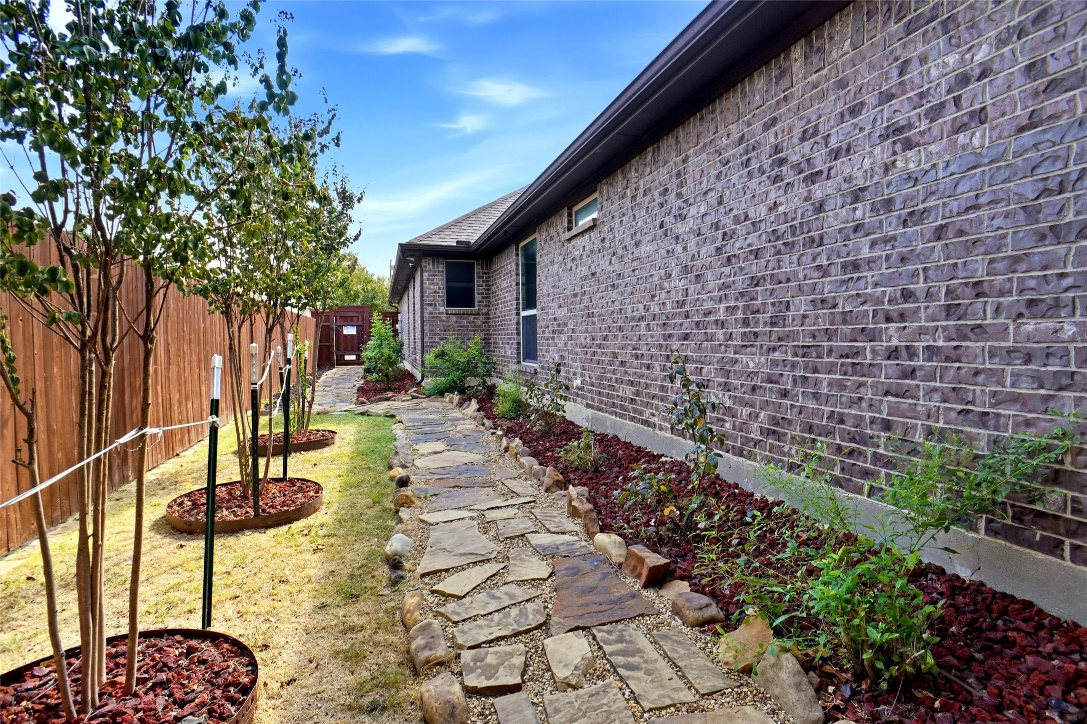 Single Family Residence For Sale in Tarrant County , 905 Mary Drive, Hurst, Texas 76053, 3 Bedroom, 2 Bathroom, 2 Garage spaces, 1,529 Sqft, built in 2014, mls#21393170, Real Estate Agent in Hurst, Homes For Sale in Tarrant county, Homes For Sale in Hurst, Realtor in Hurst Texas, Real Estate Brokerage Independent Realty Texas, Luminita Cordes Realtor